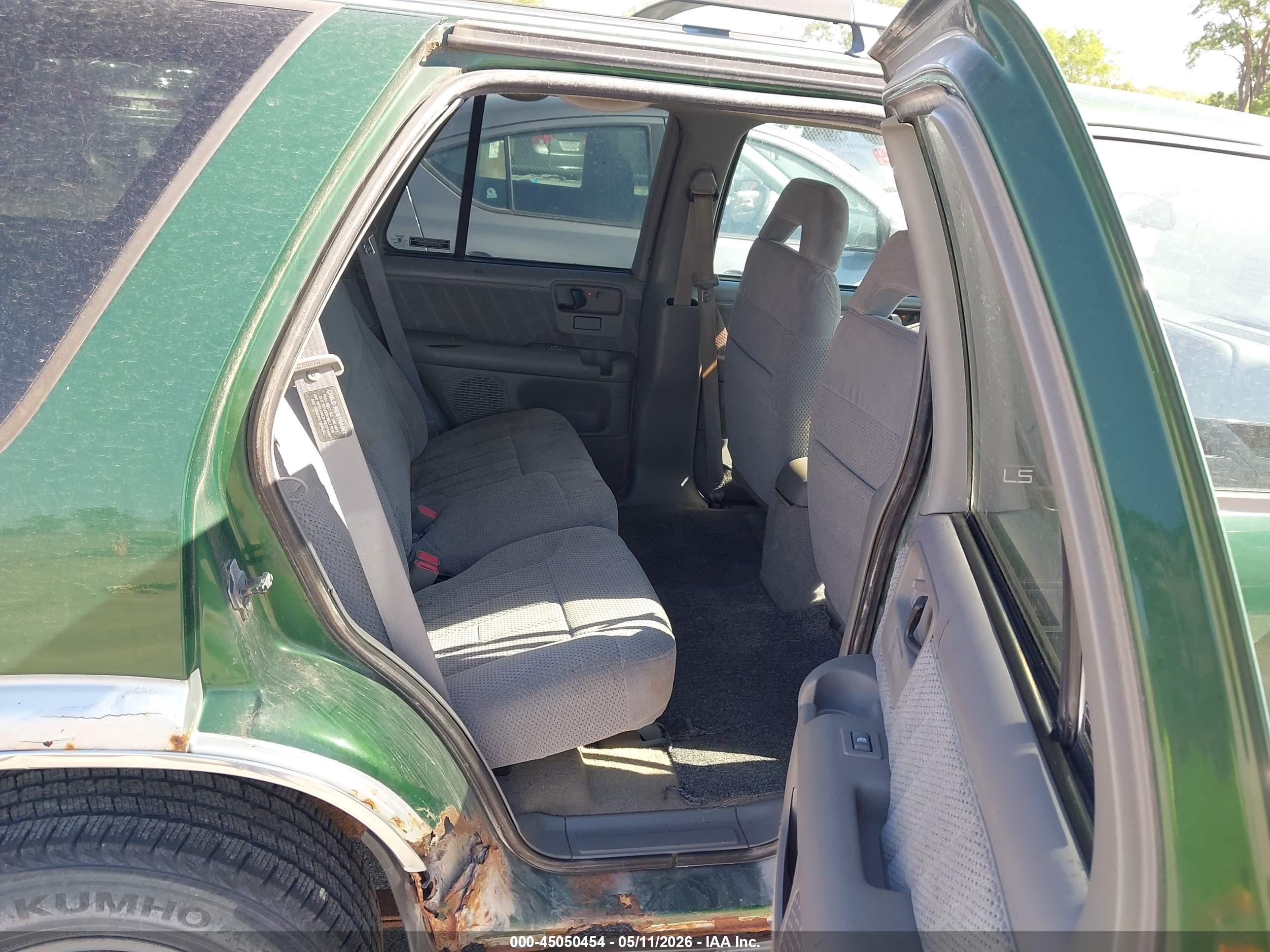 CHEVROLET BLAZER image 8