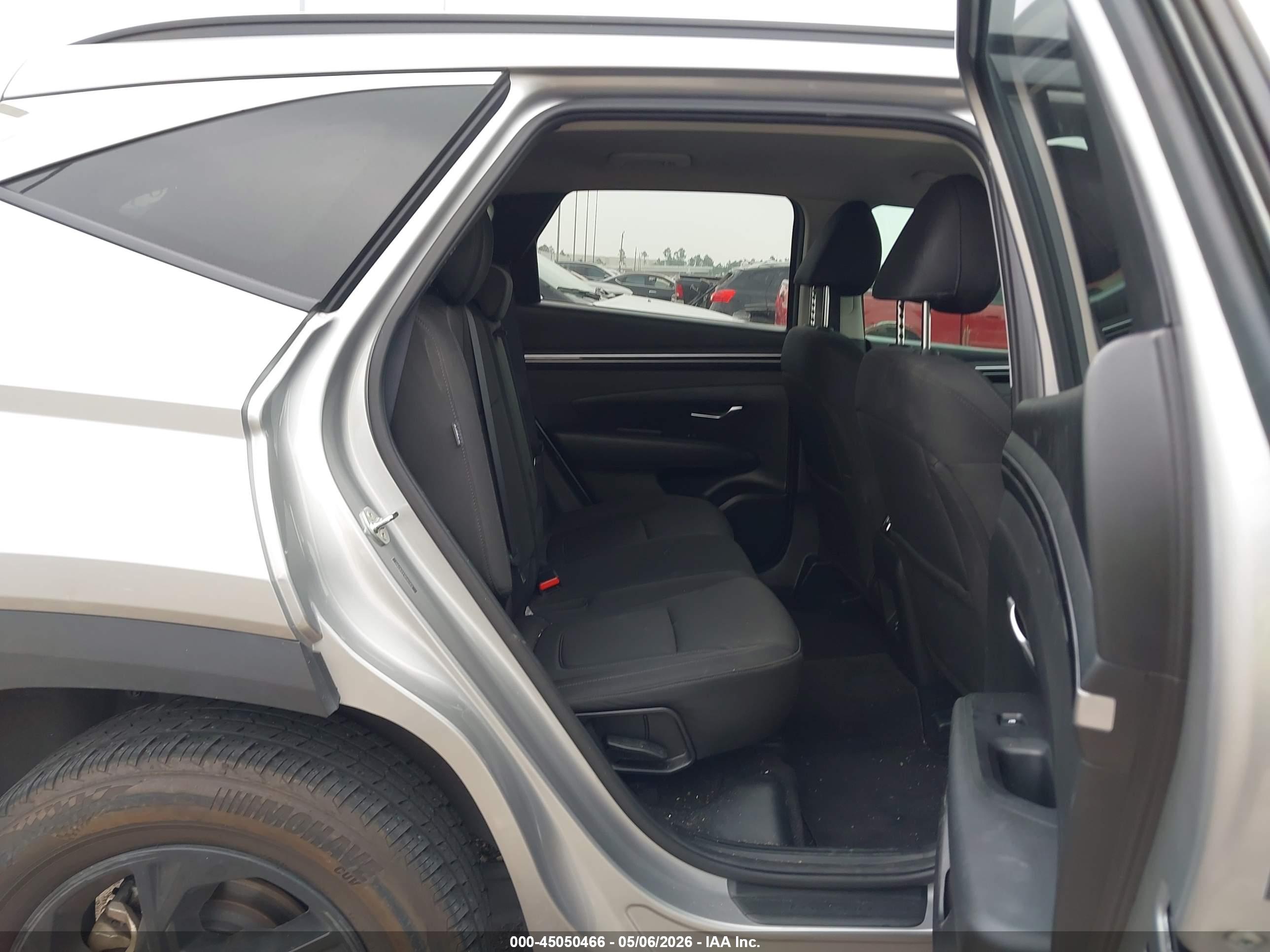 HYUNDAI TUCSON image 8