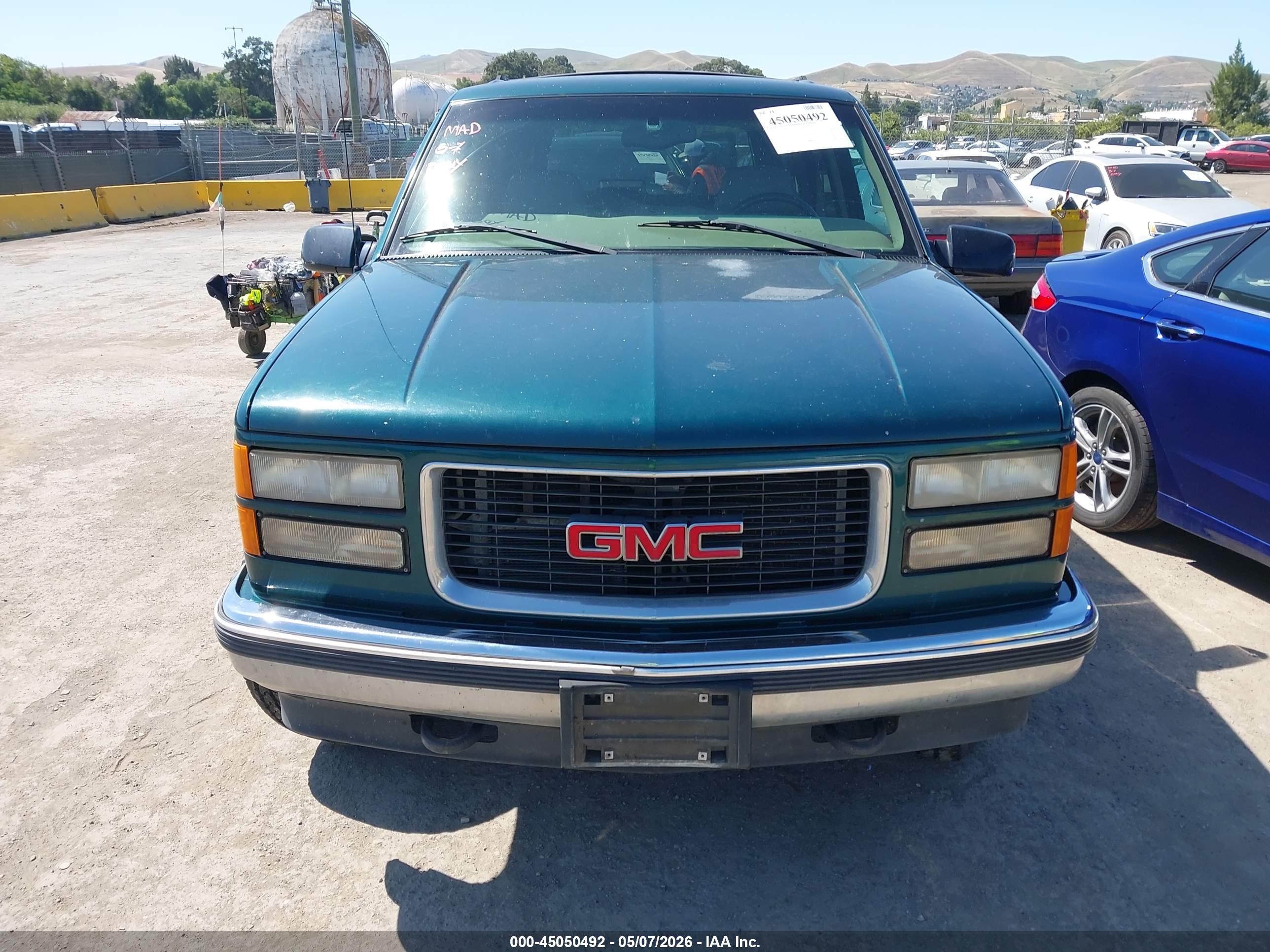 GMC YUKON image 6