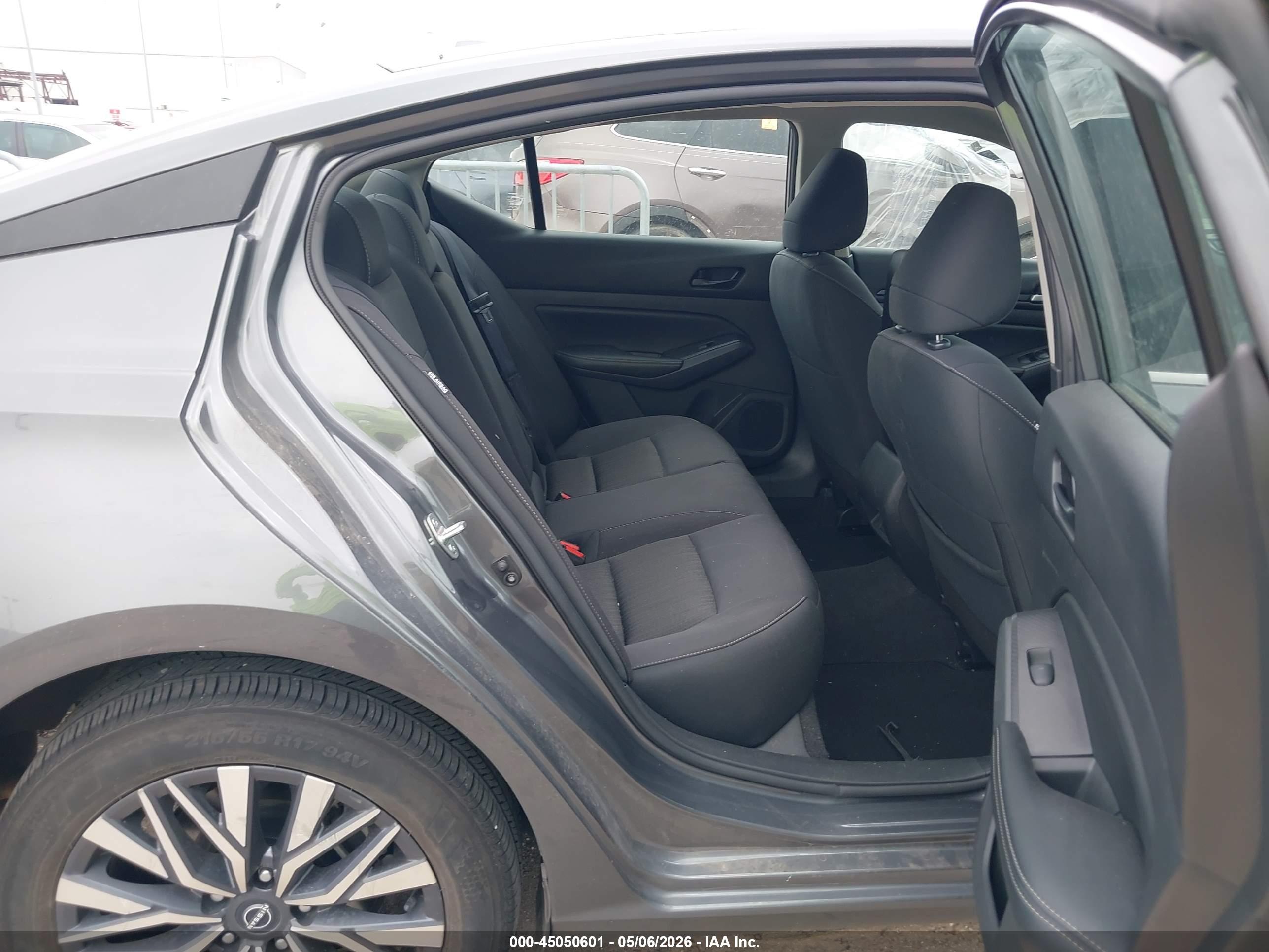 NISSAN ALTIMA image 8