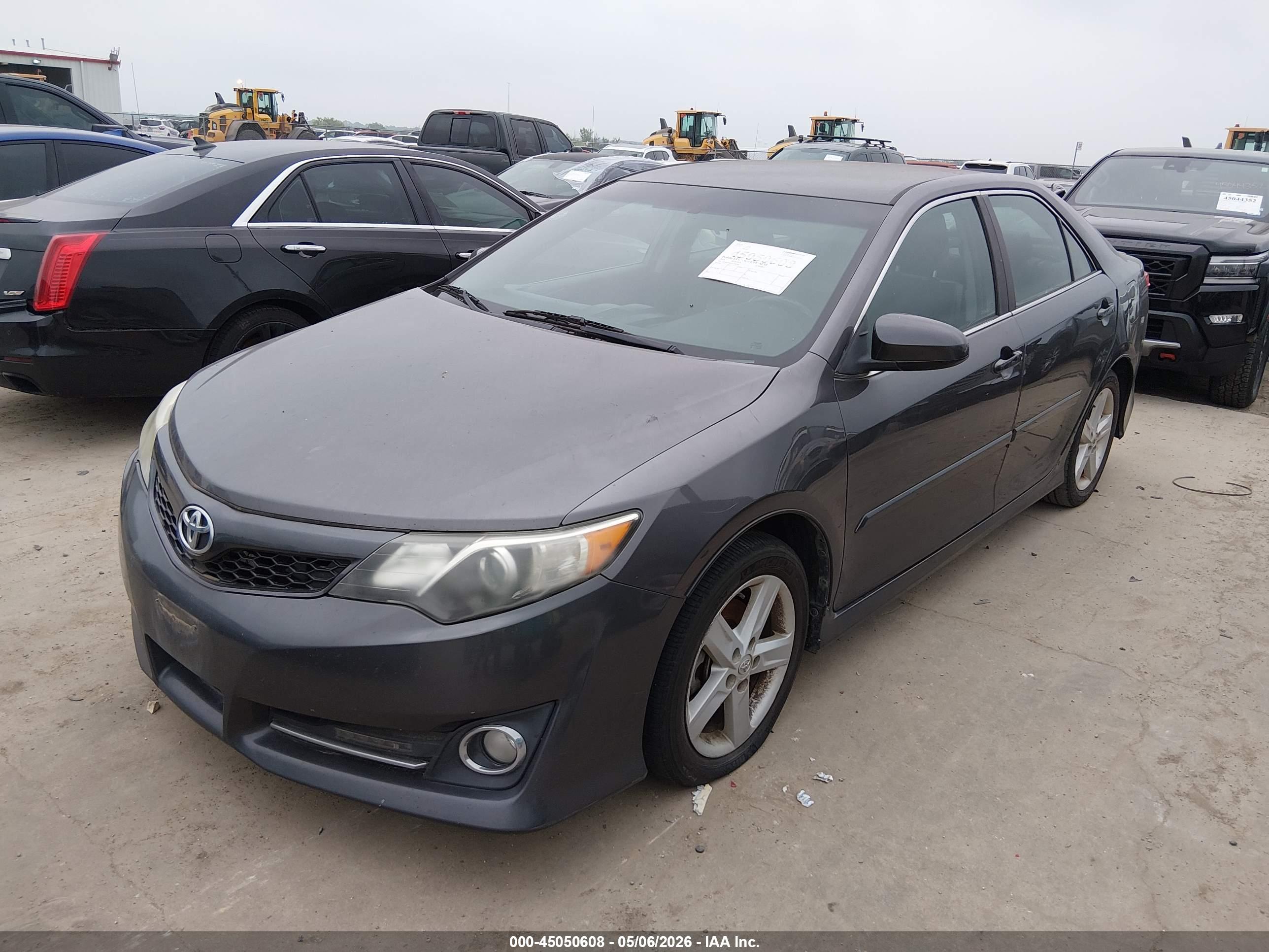 TOYOTA CAMRY image 2