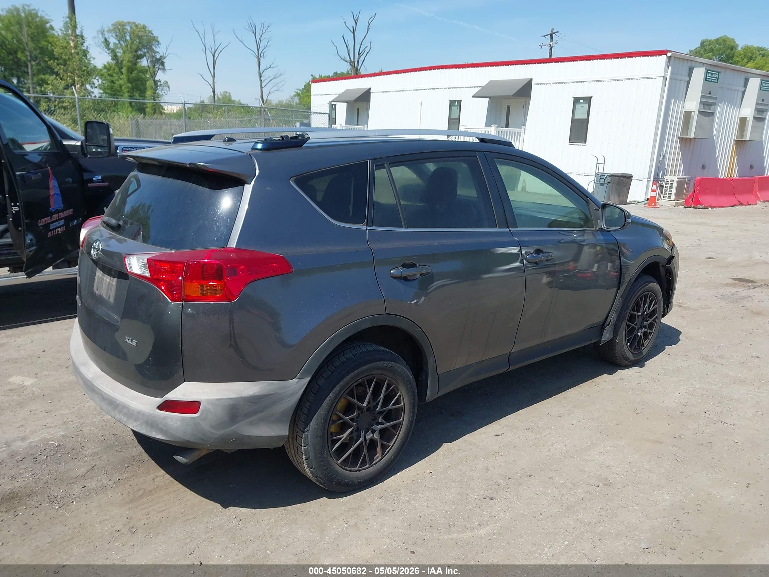 TOYOTA RAV4 image 4
