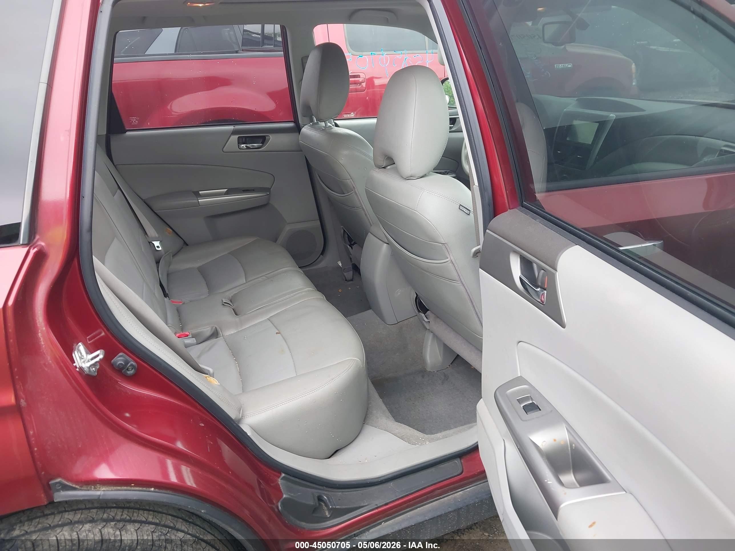 SUBARU FORESTER image 8