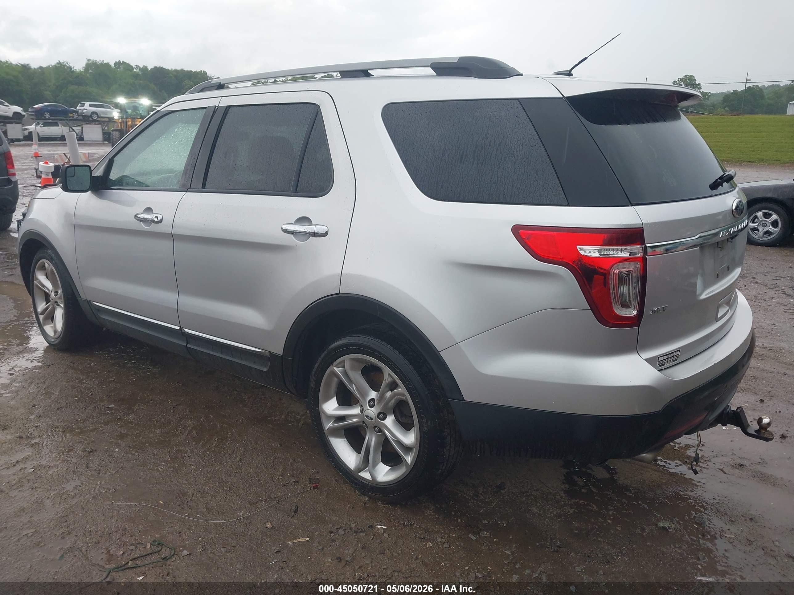 FORD EXPLORER image 3