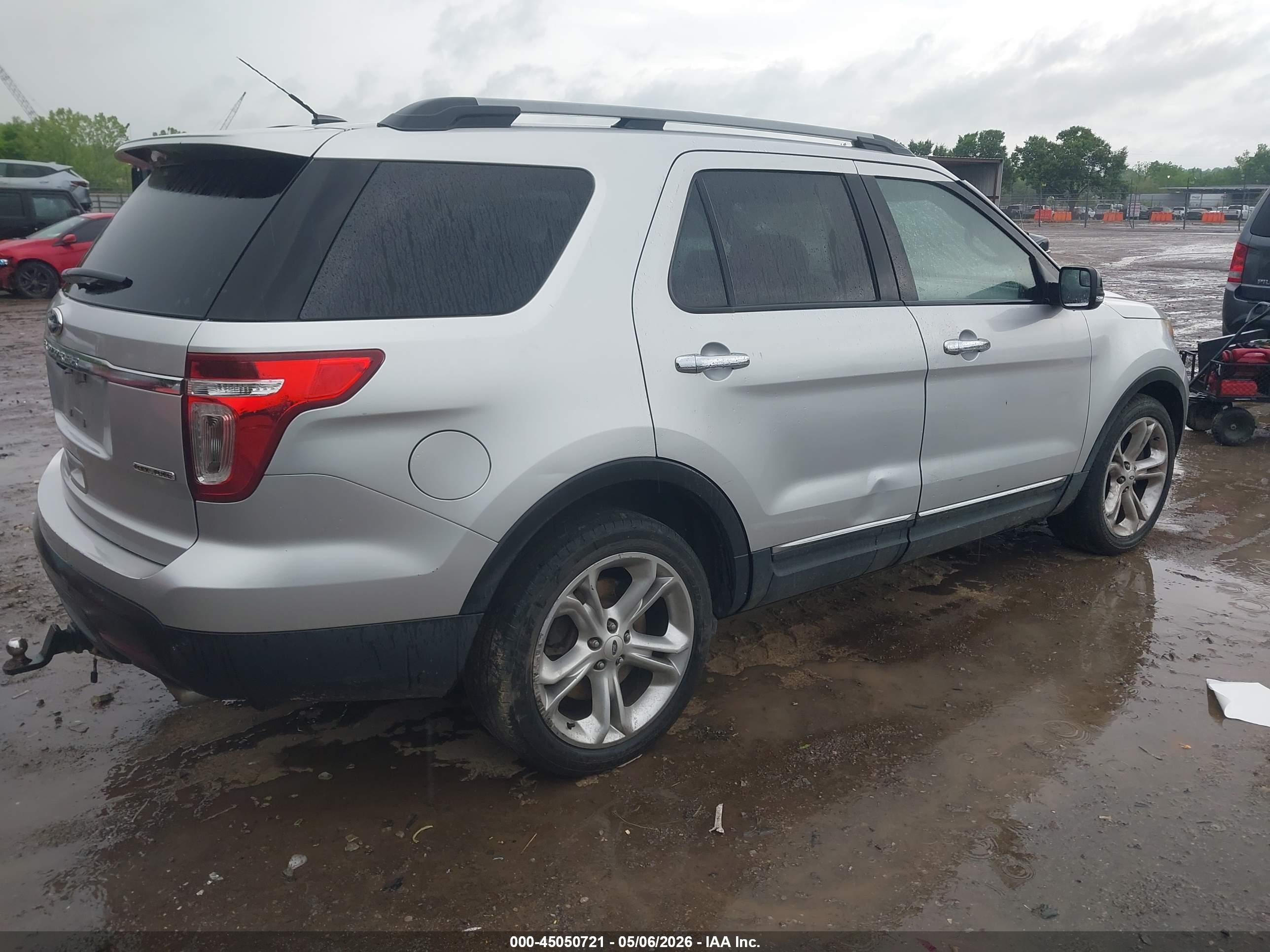 FORD EXPLORER image 4