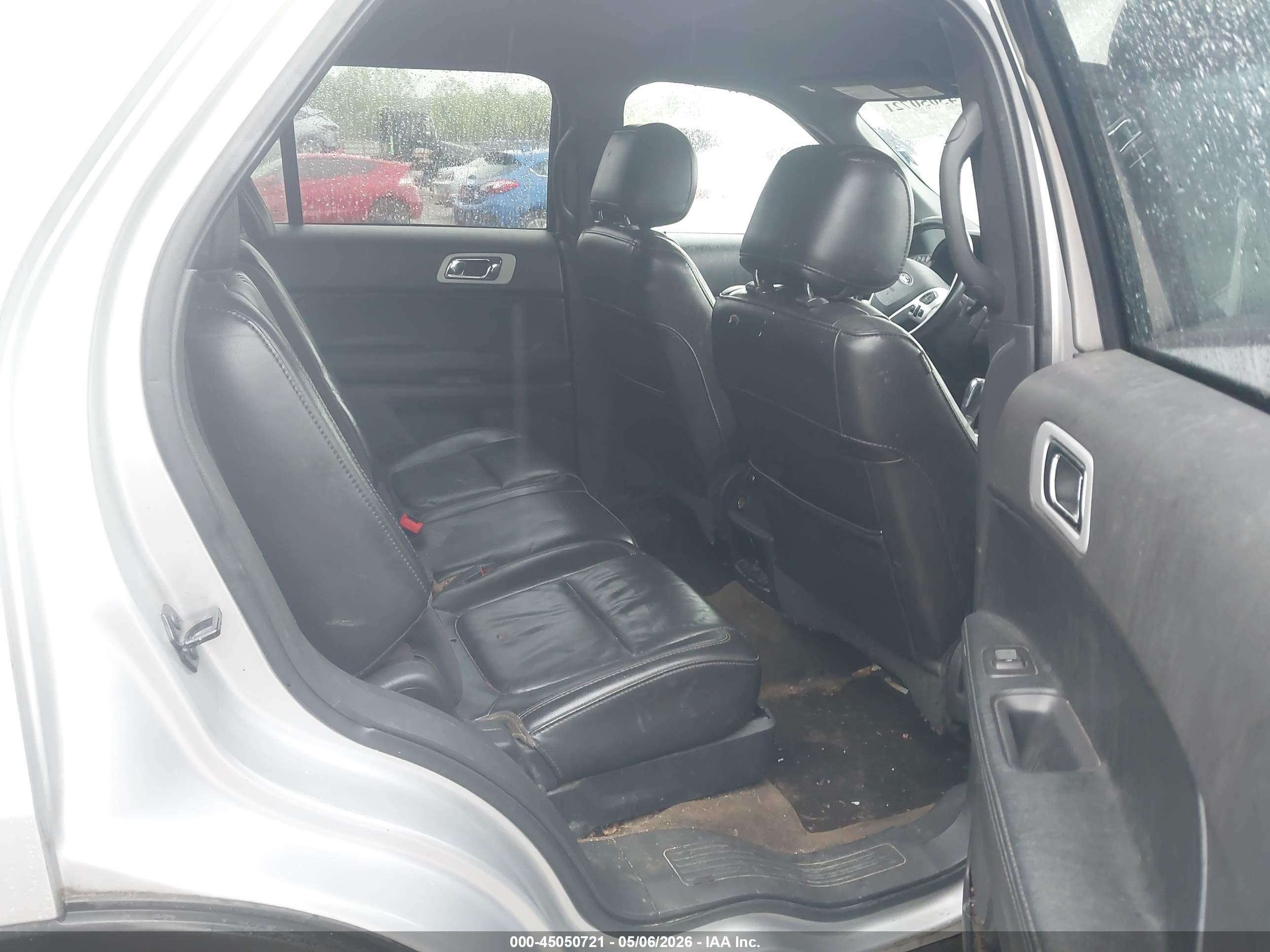 FORD EXPLORER image 8