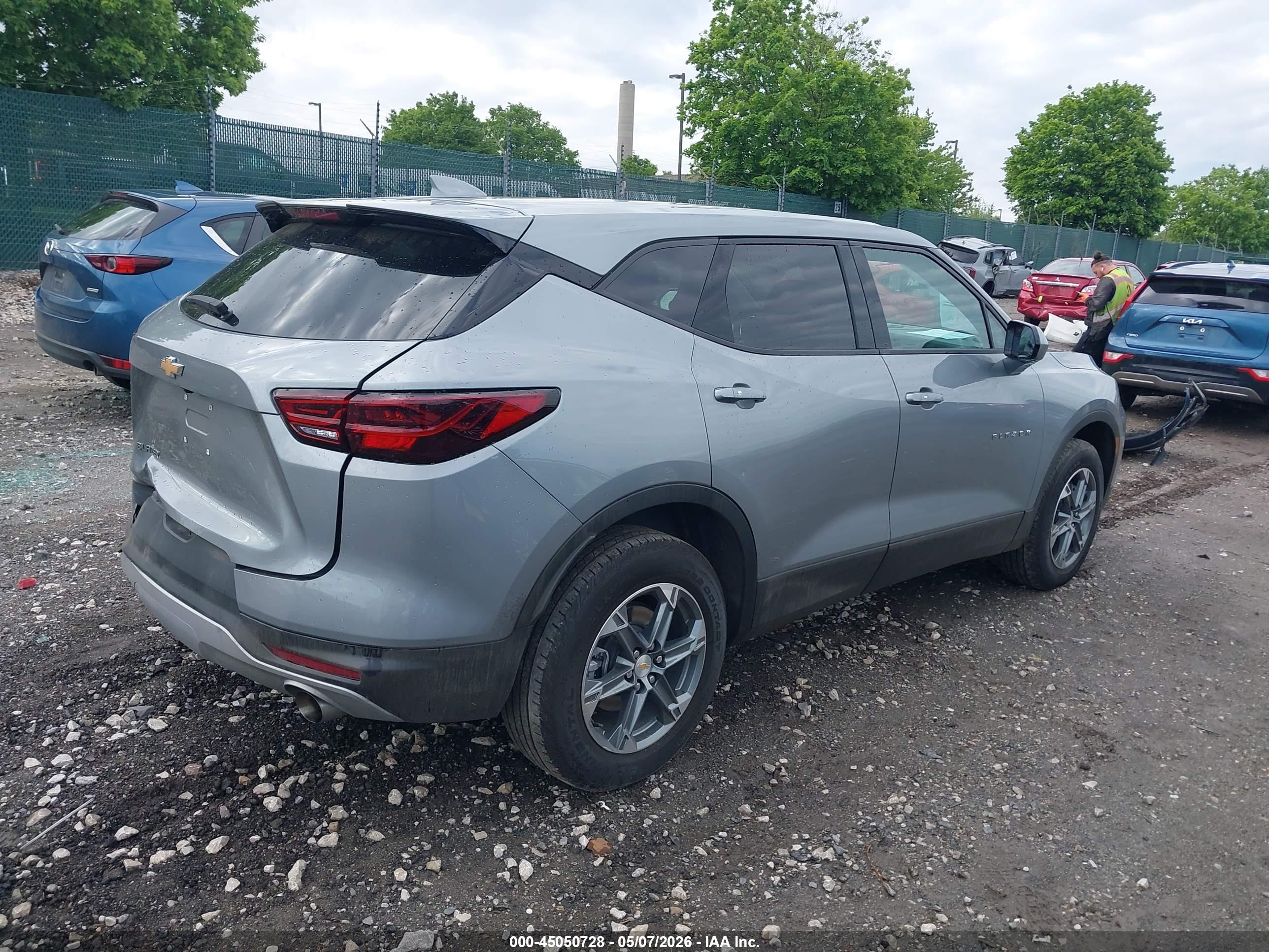 CHEVROLET BLAZER image 4