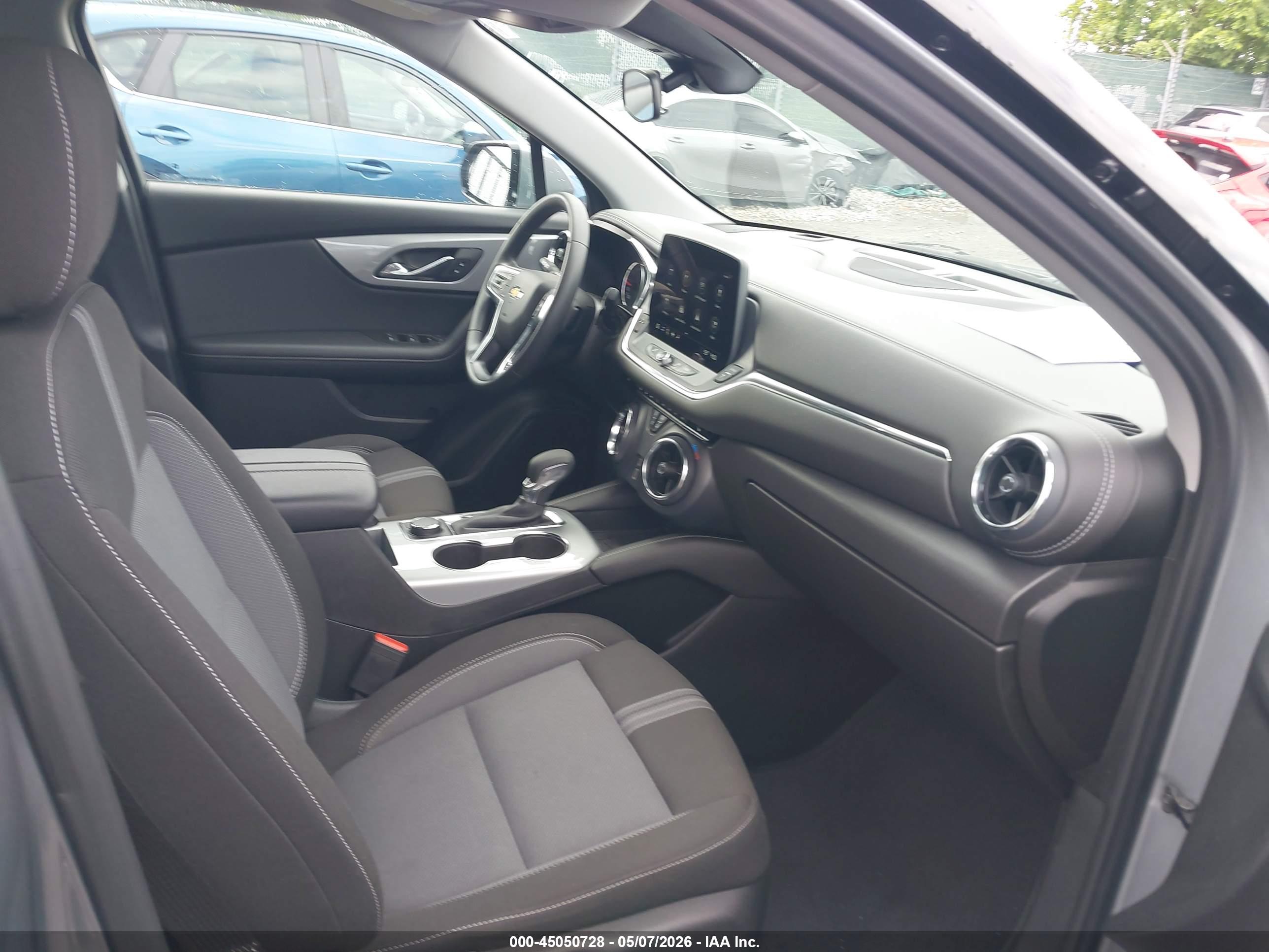 CHEVROLET BLAZER image 5