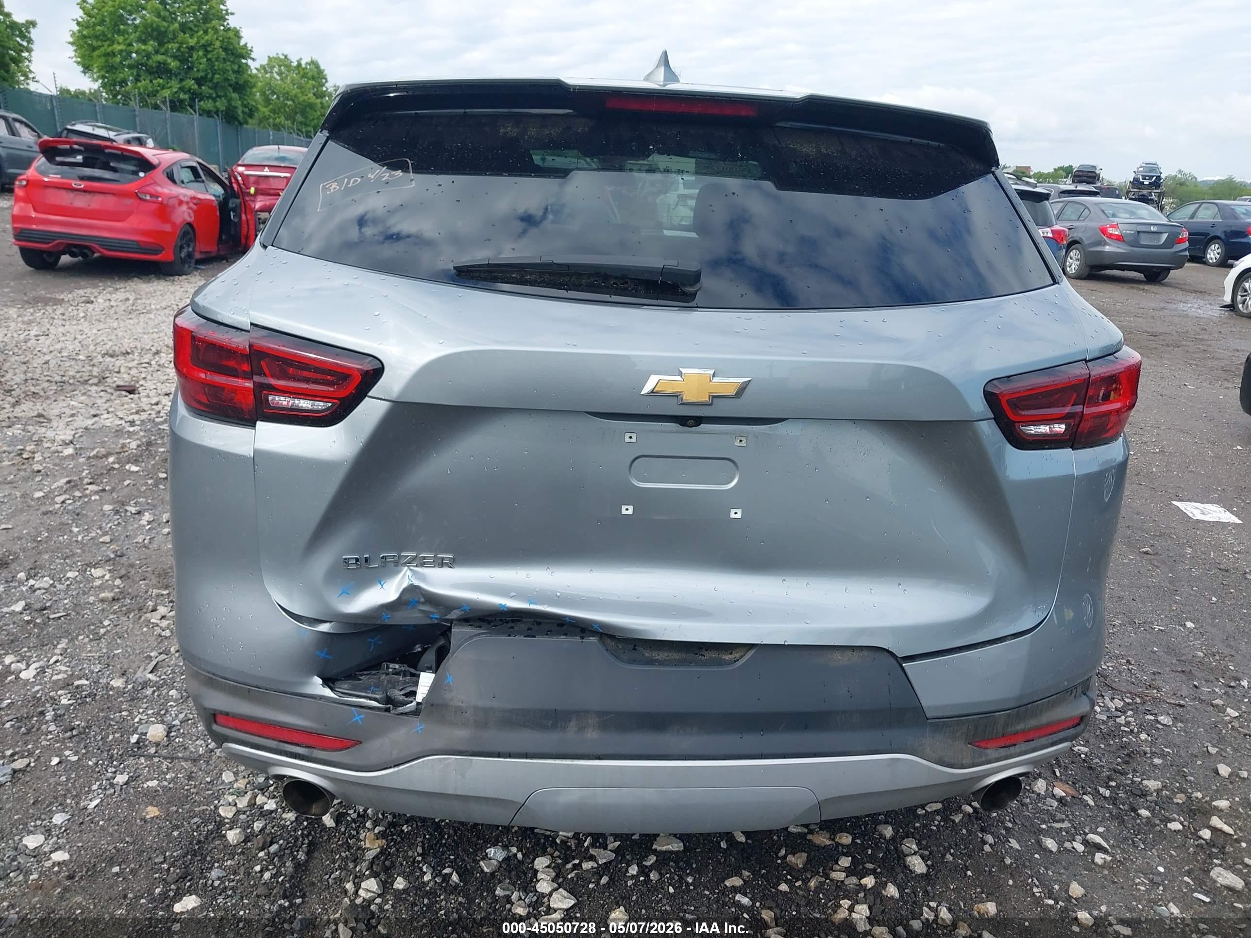 CHEVROLET BLAZER image 6