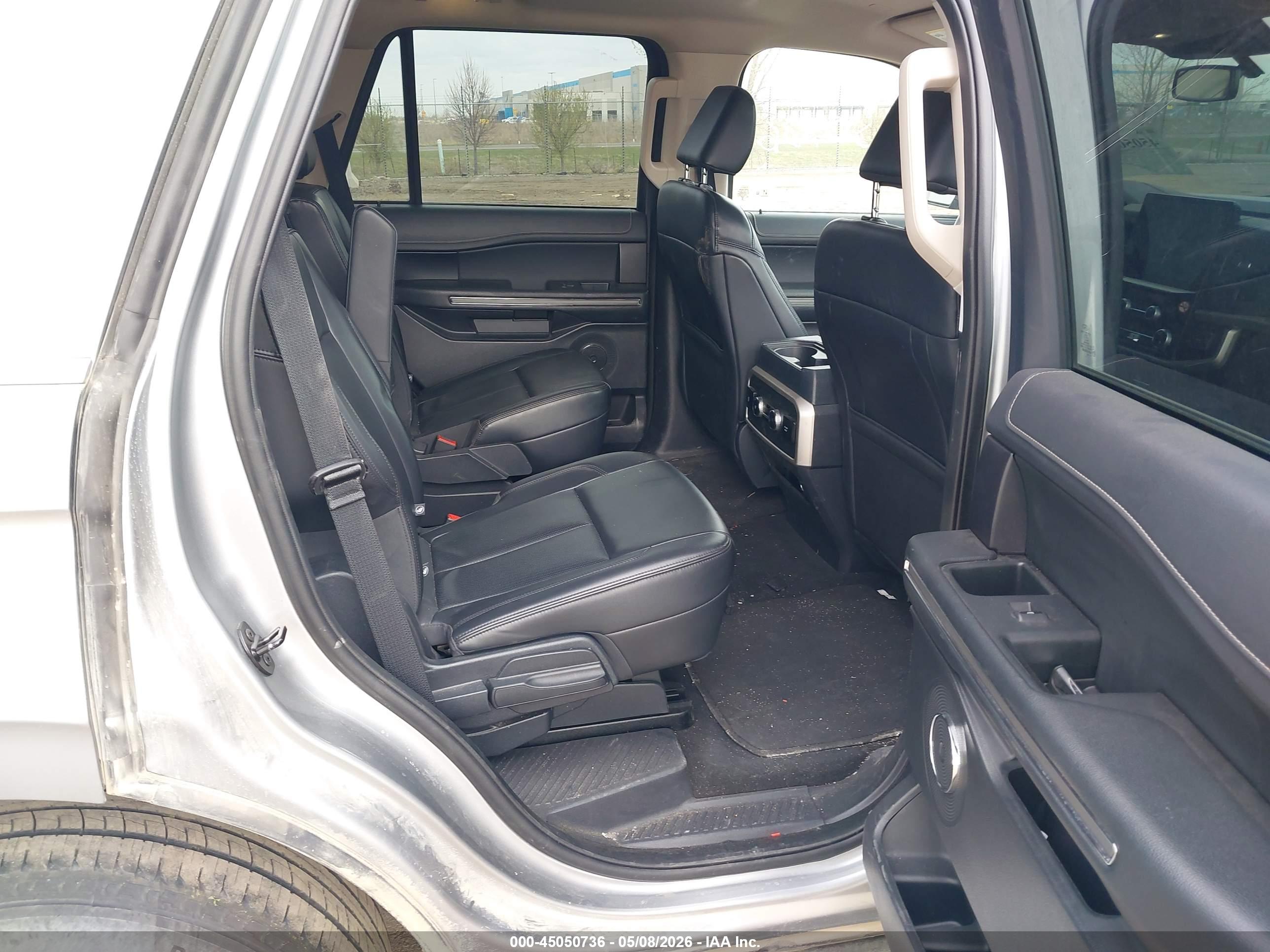 FORD EXPEDITION image 8