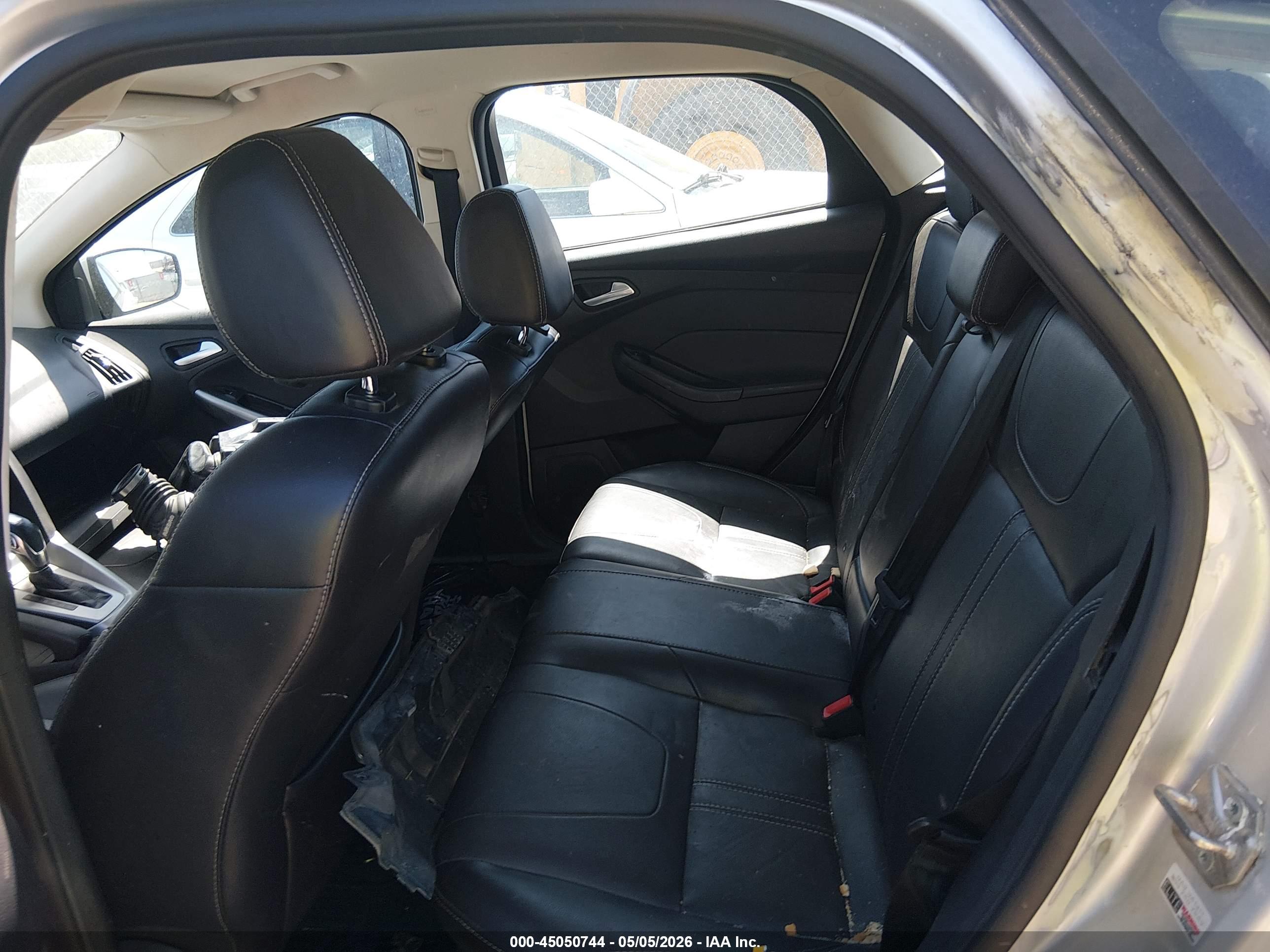 FORD FOCUS image 8