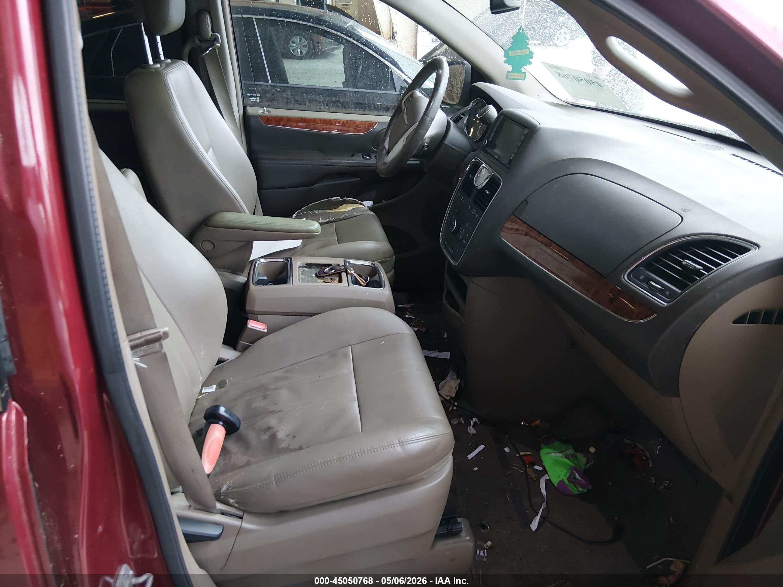 CHRYSLER TOWN image 5