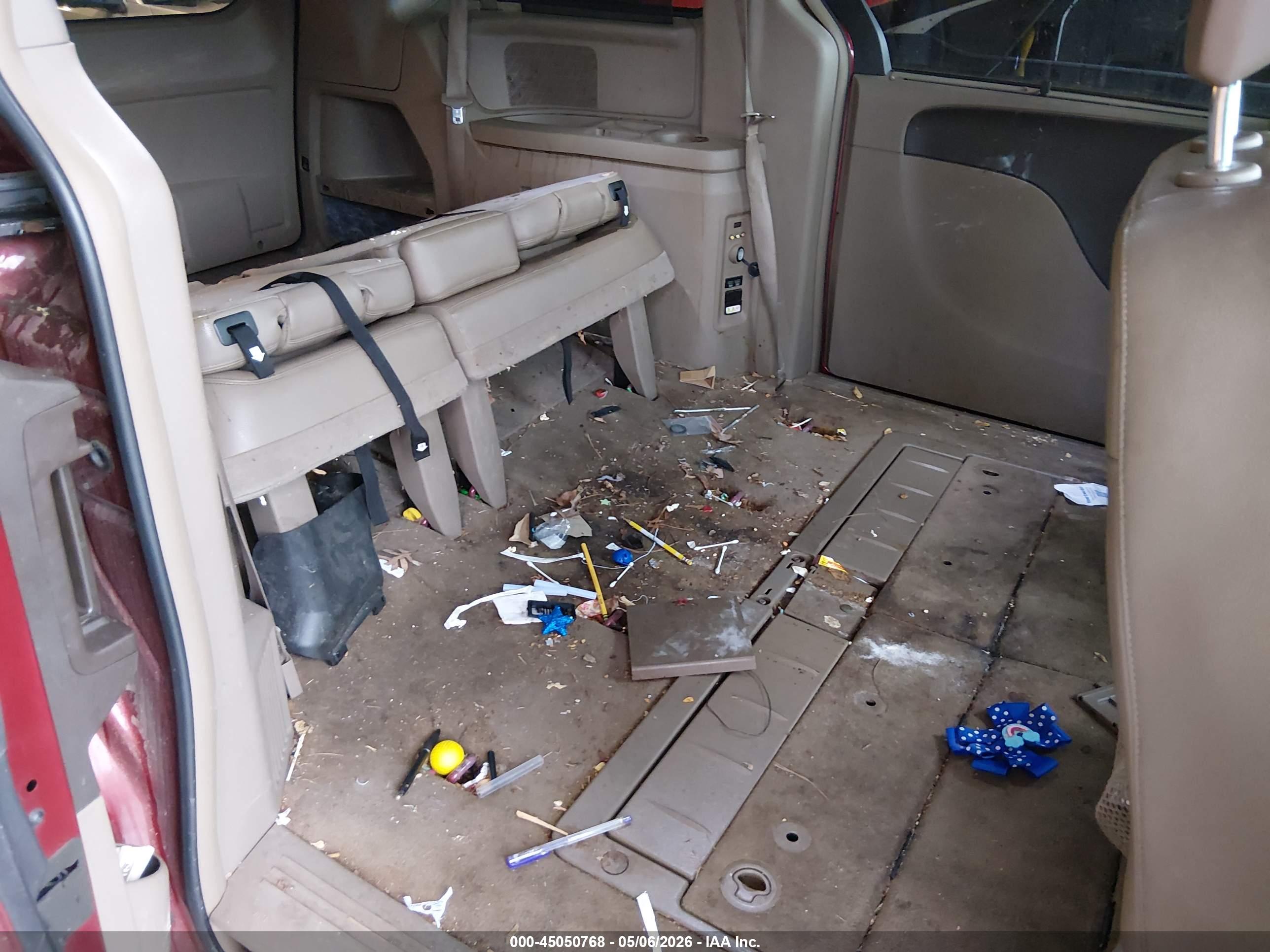 CHRYSLER TOWN image 8