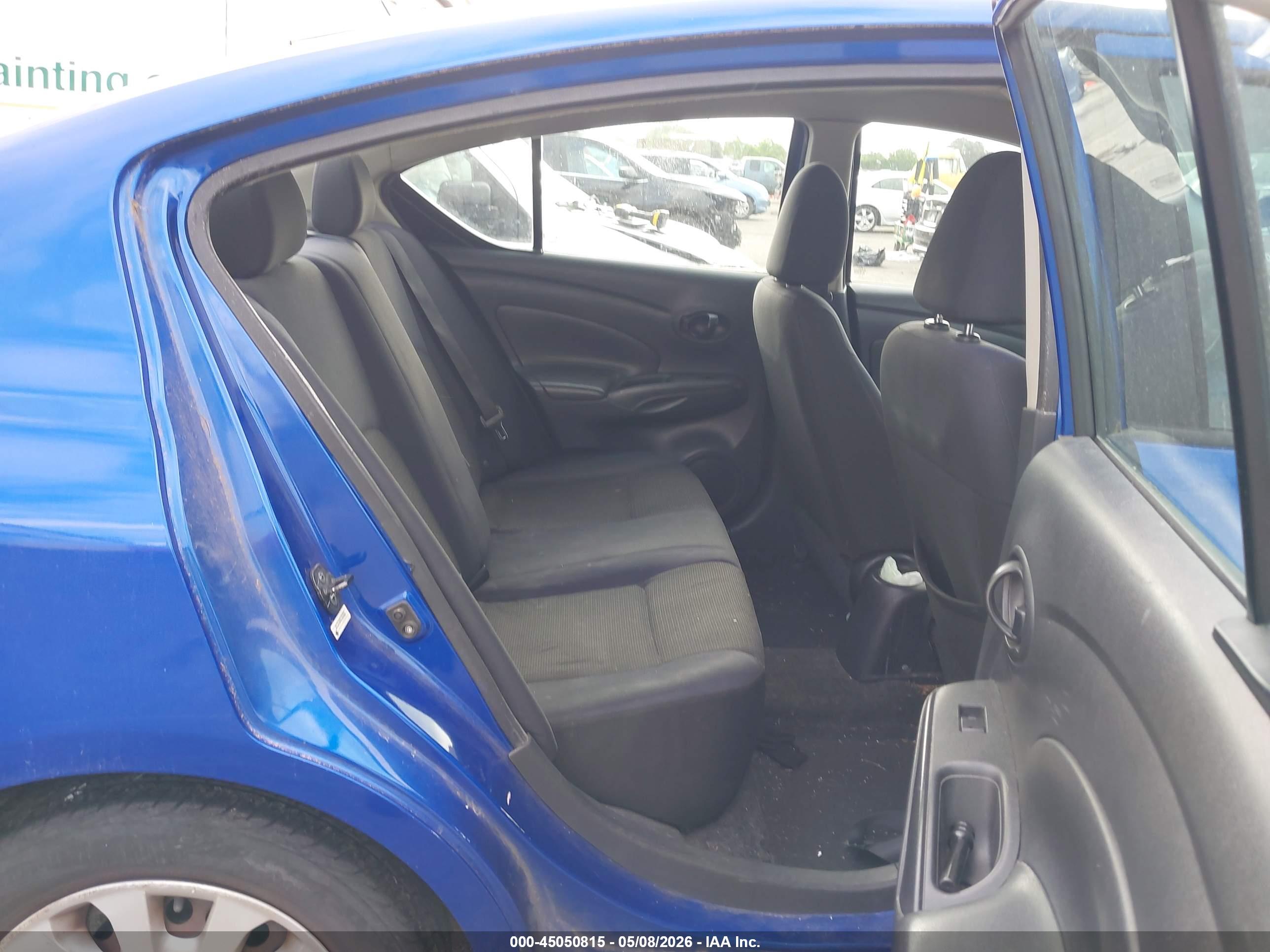NISSAN VERSA image 8