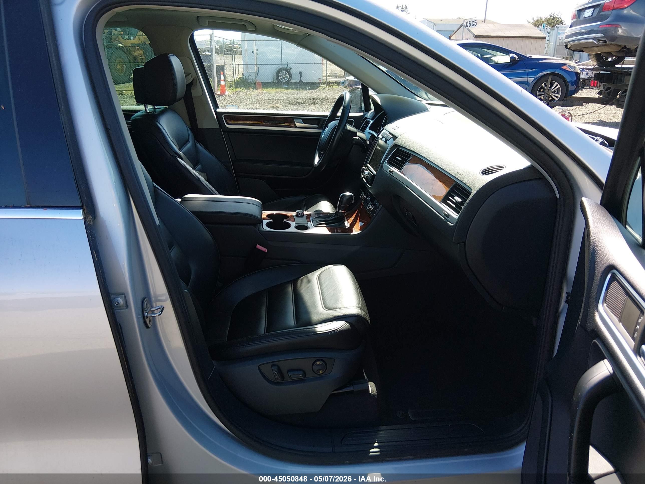 VOLKSWAGEN TOUAREG image 5