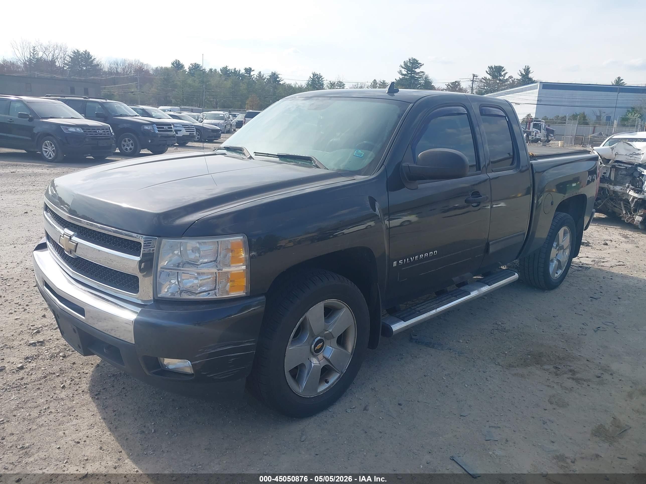 CHEVROLET SILVERADO image 2