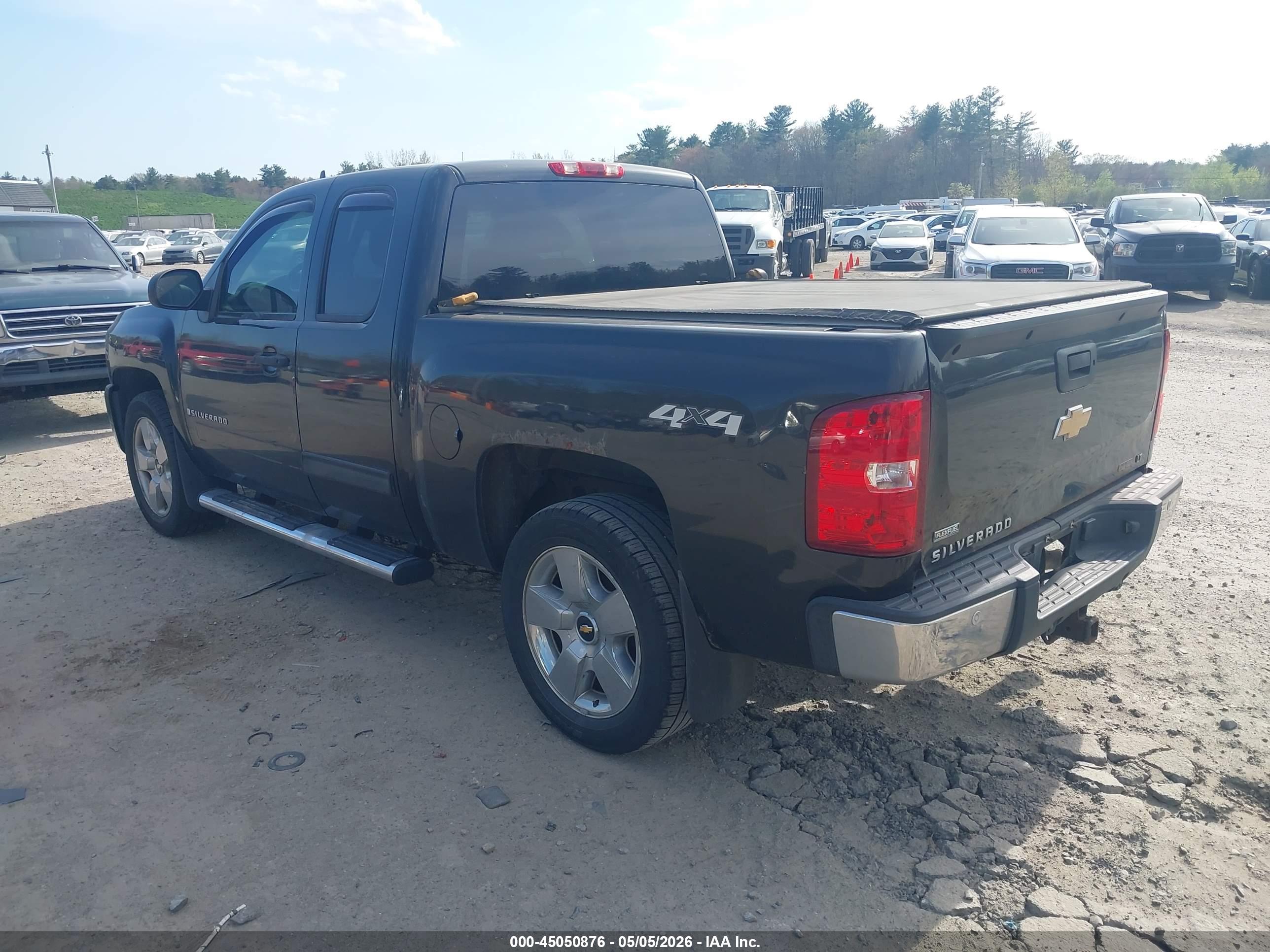 CHEVROLET SILVERADO image 3