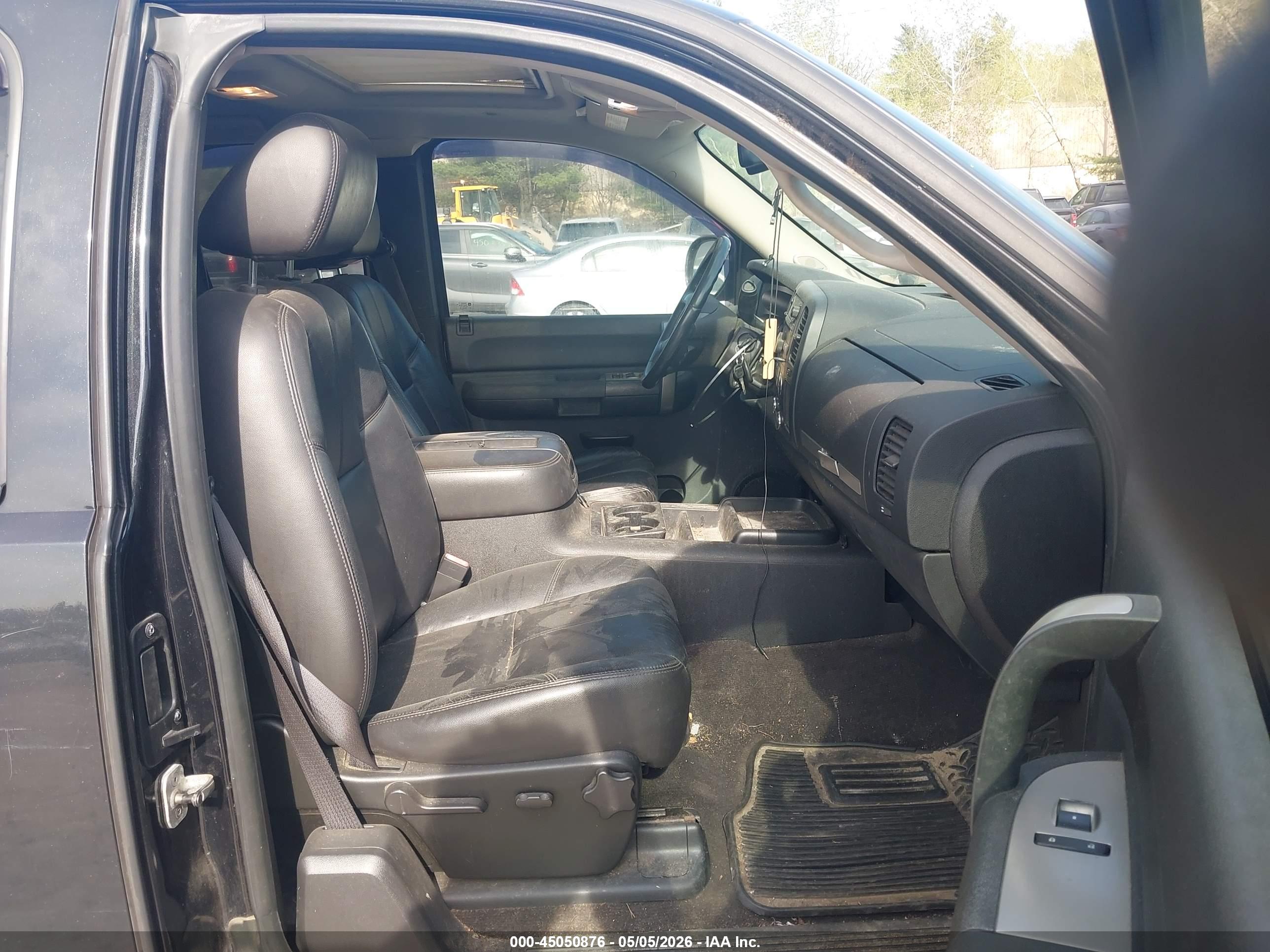 CHEVROLET SILVERADO image 5
