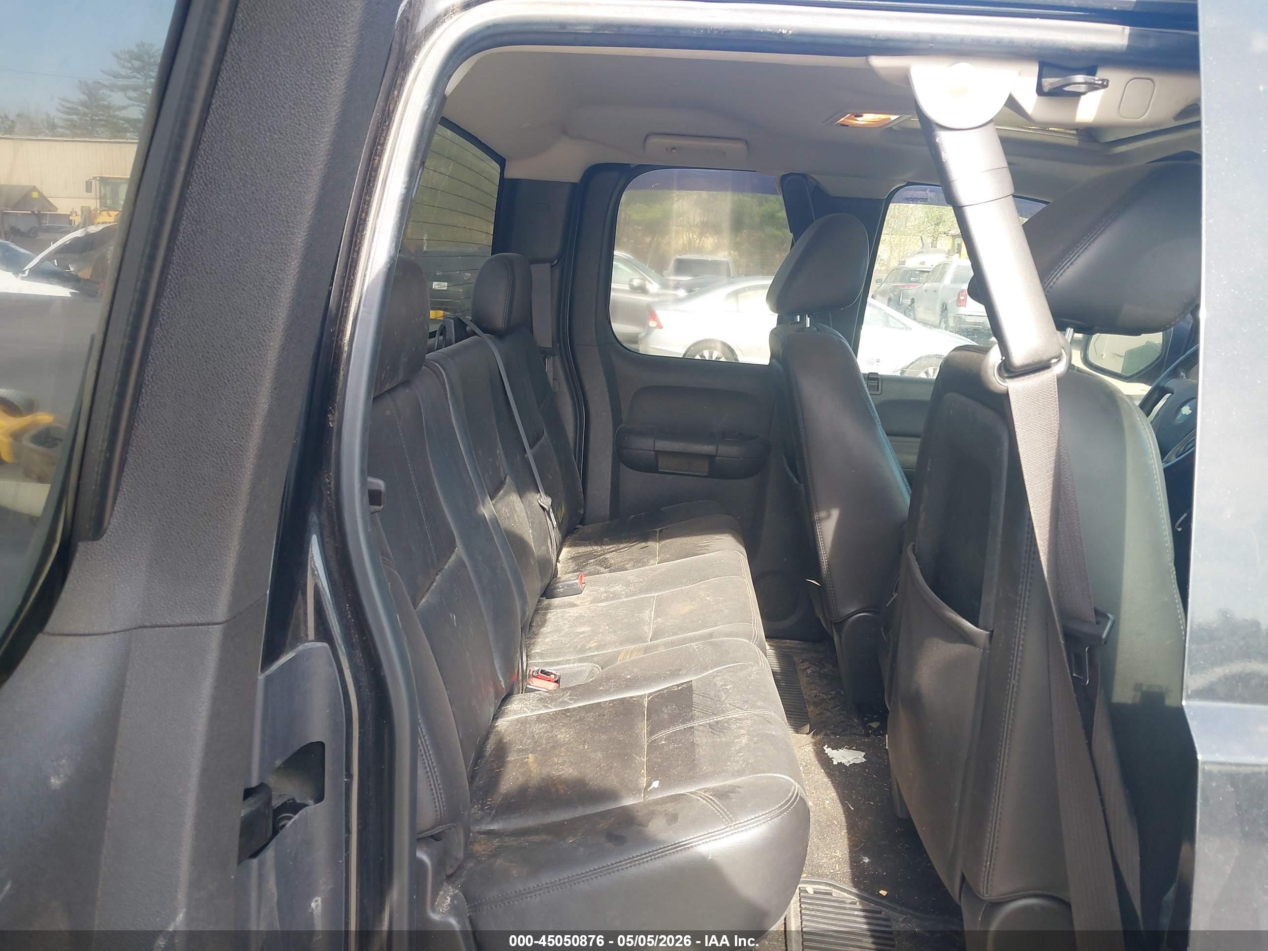 CHEVROLET SILVERADO image 8