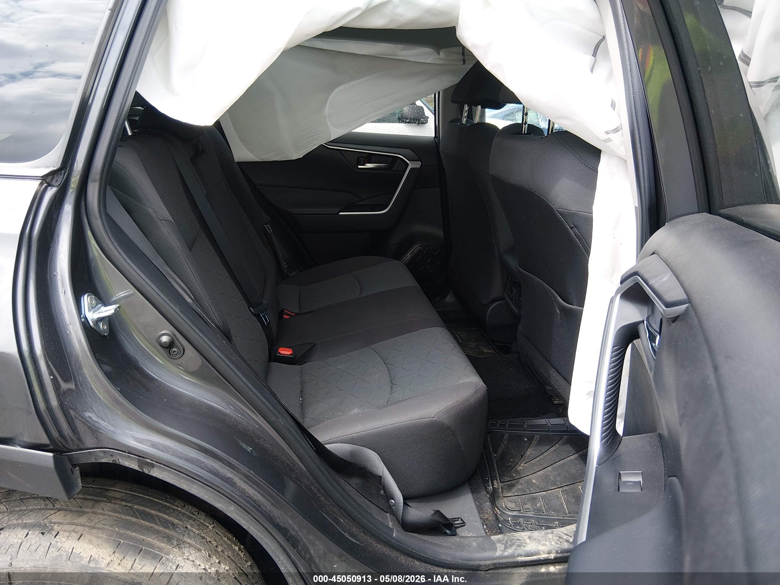 TOYOTA RAV4 image 8