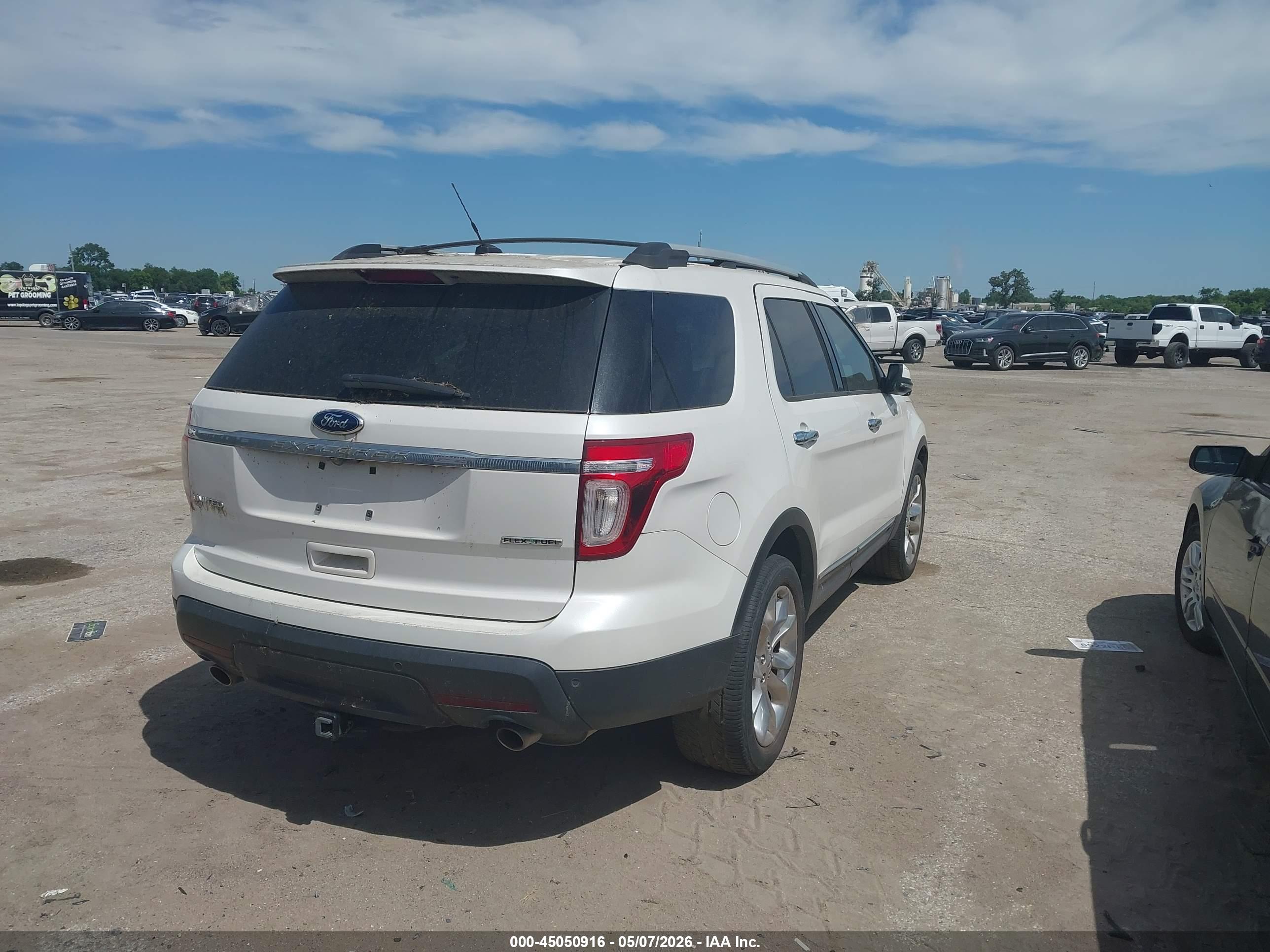 FORD EXPLORER image 4