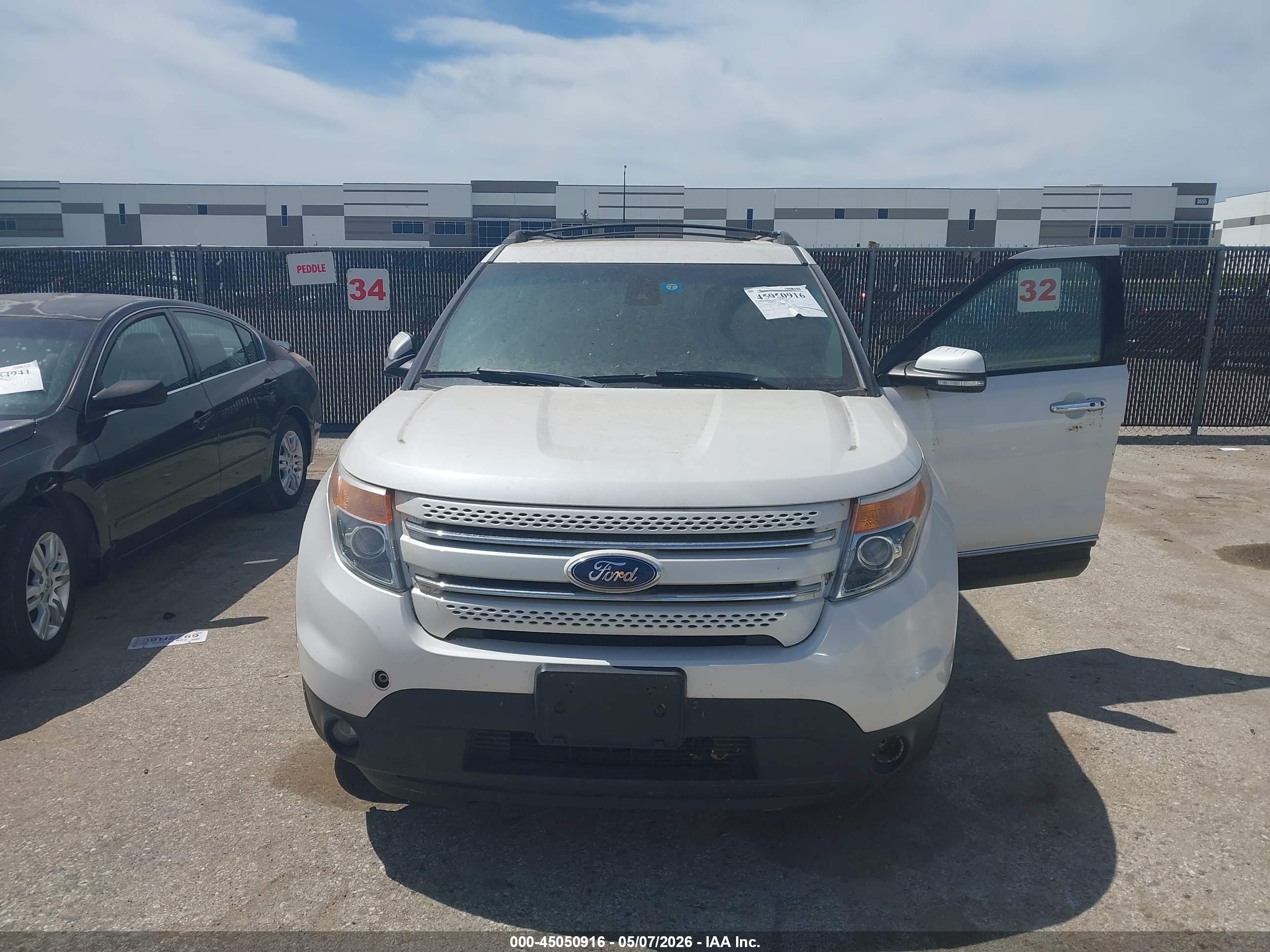 FORD EXPLORER image 6