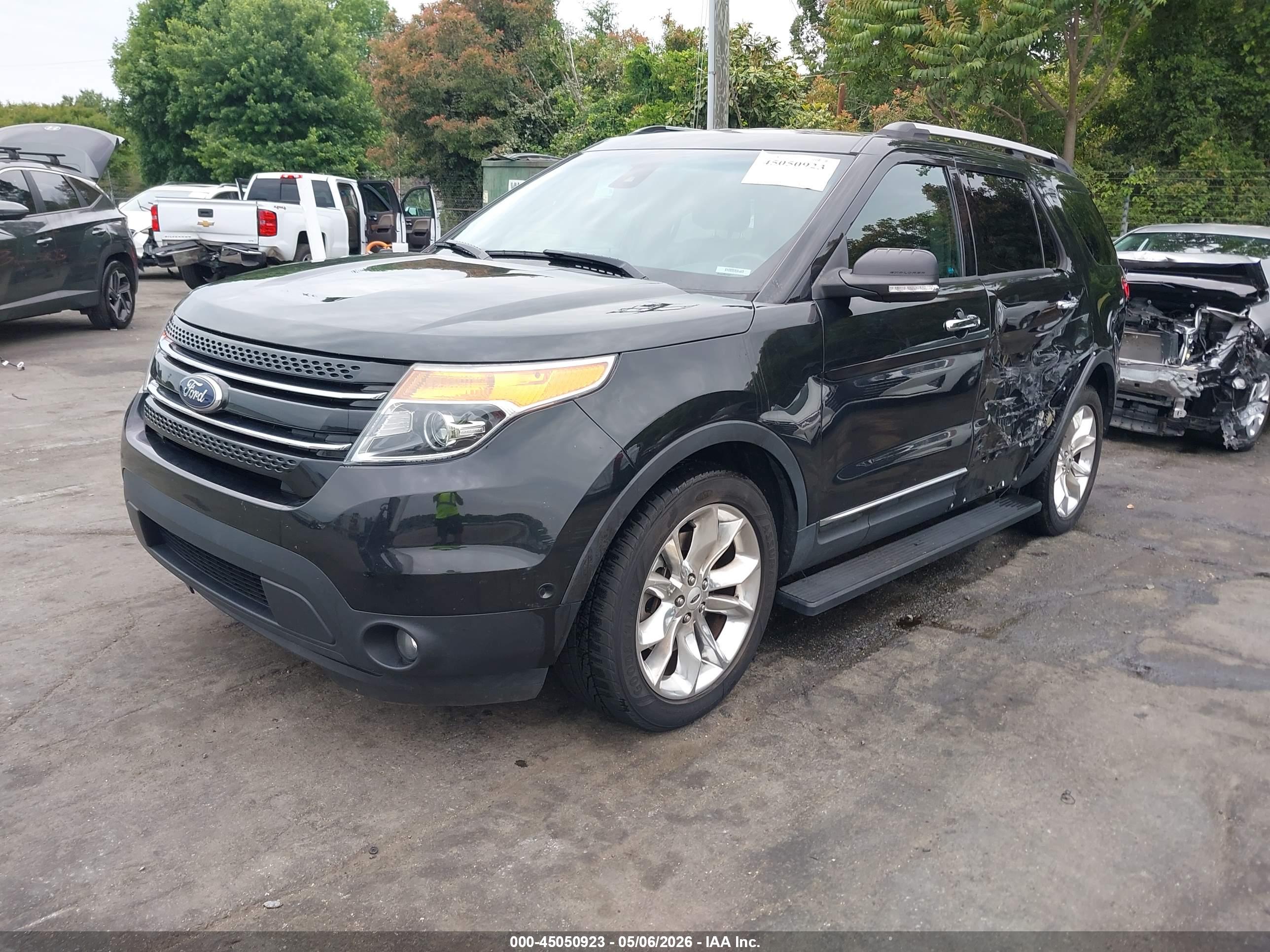FORD EXPLORER image 2
