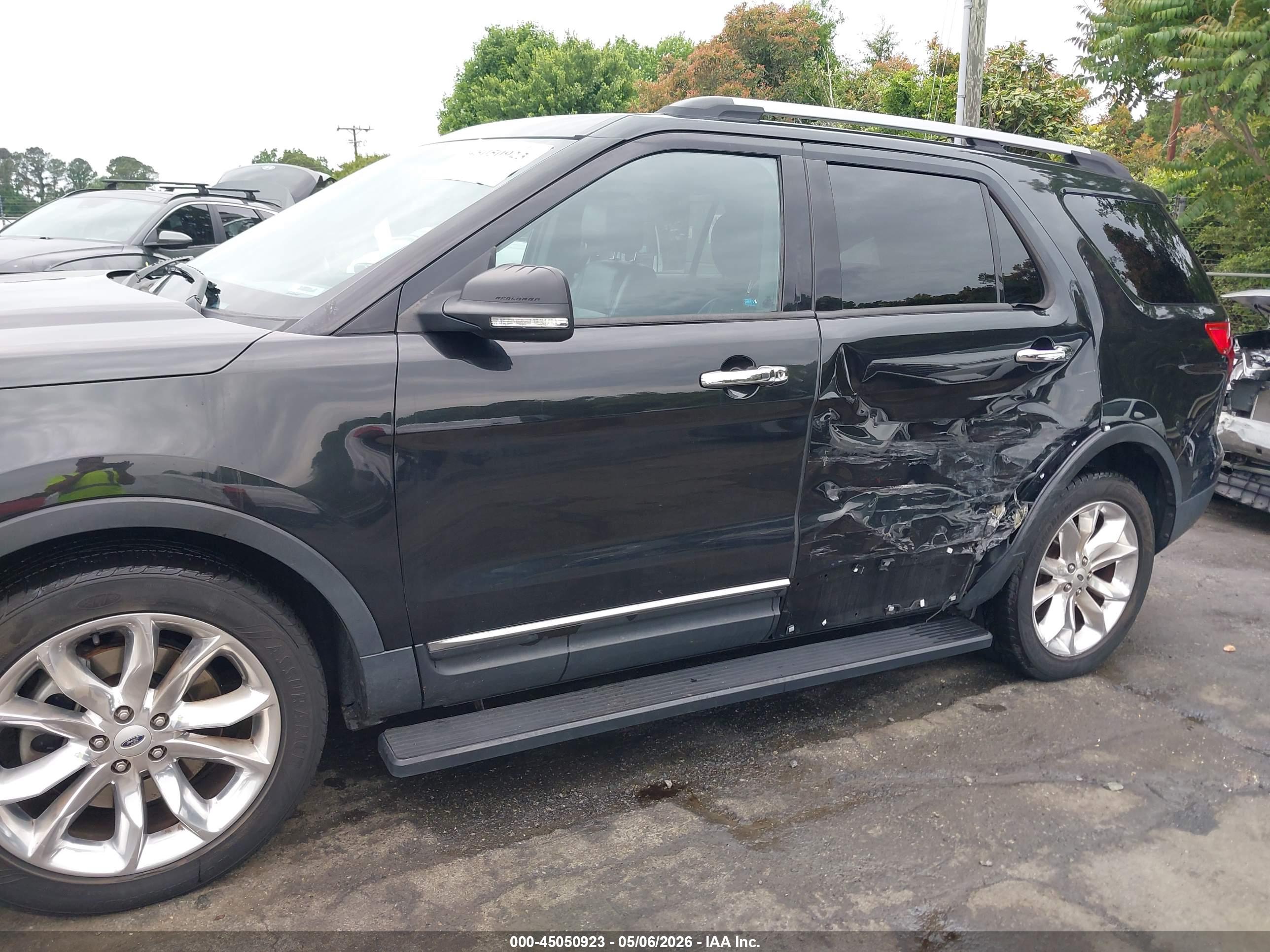FORD EXPLORER image 6