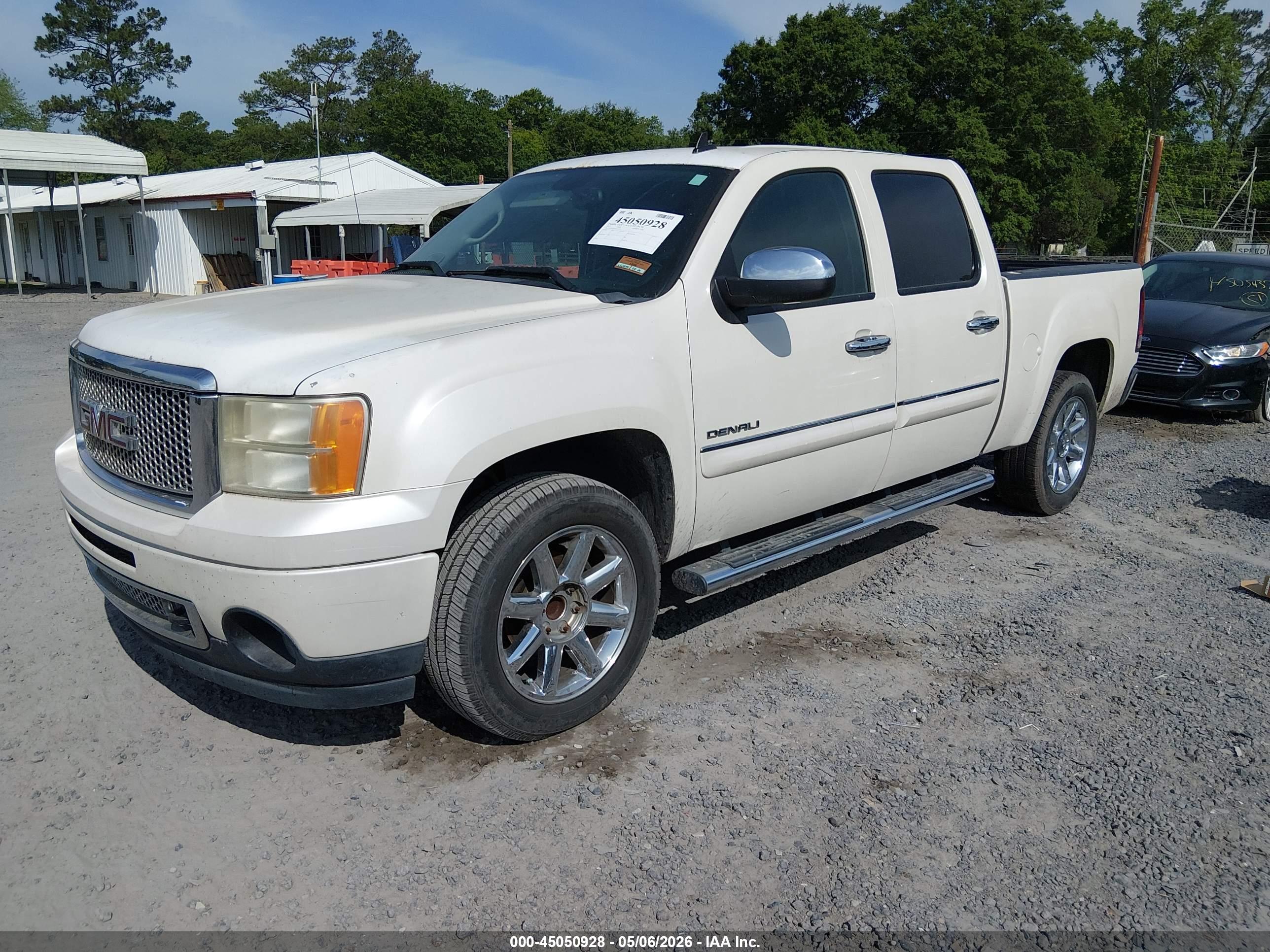 GMC SIERRA image 2
