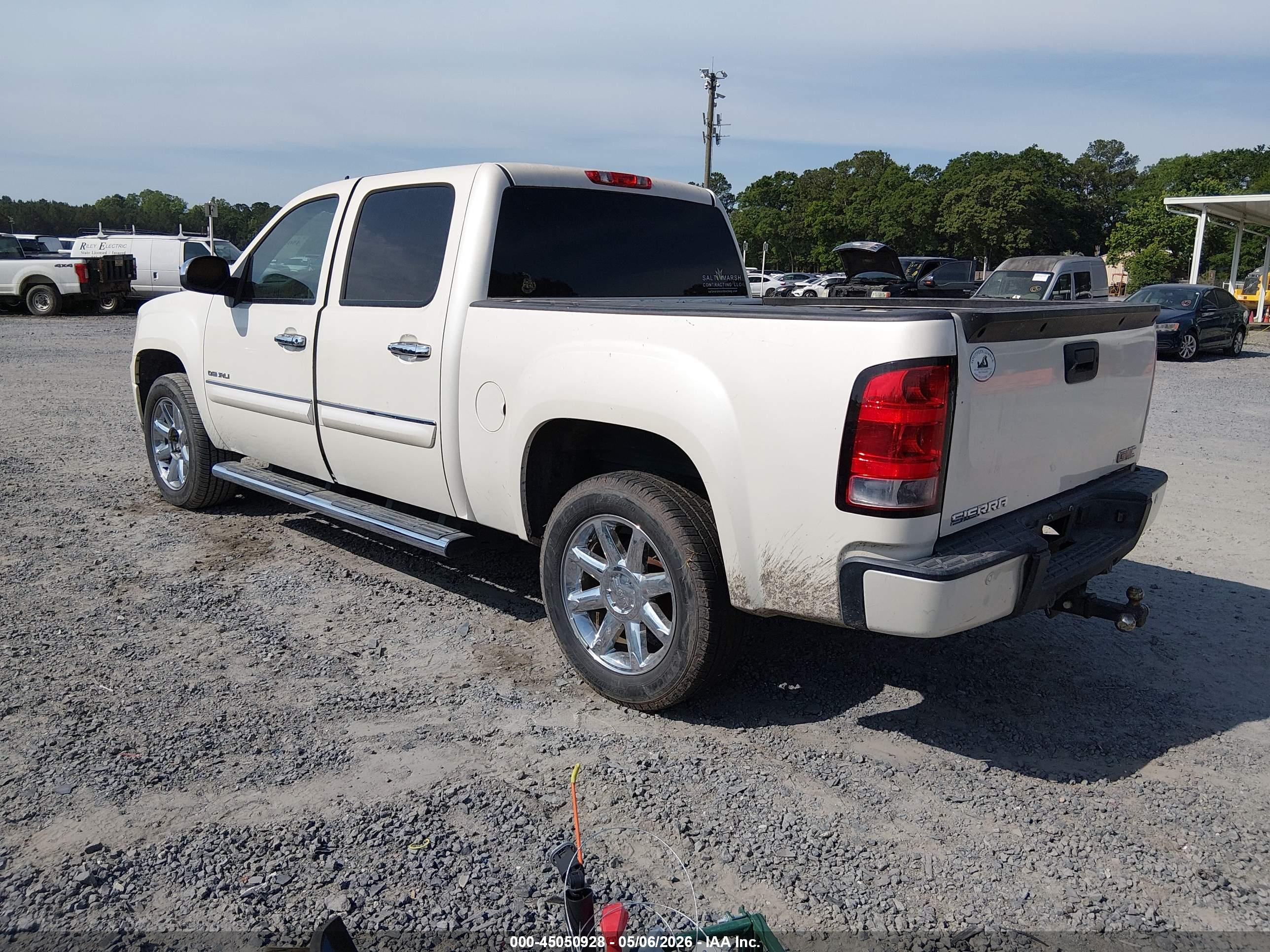 GMC SIERRA image 3