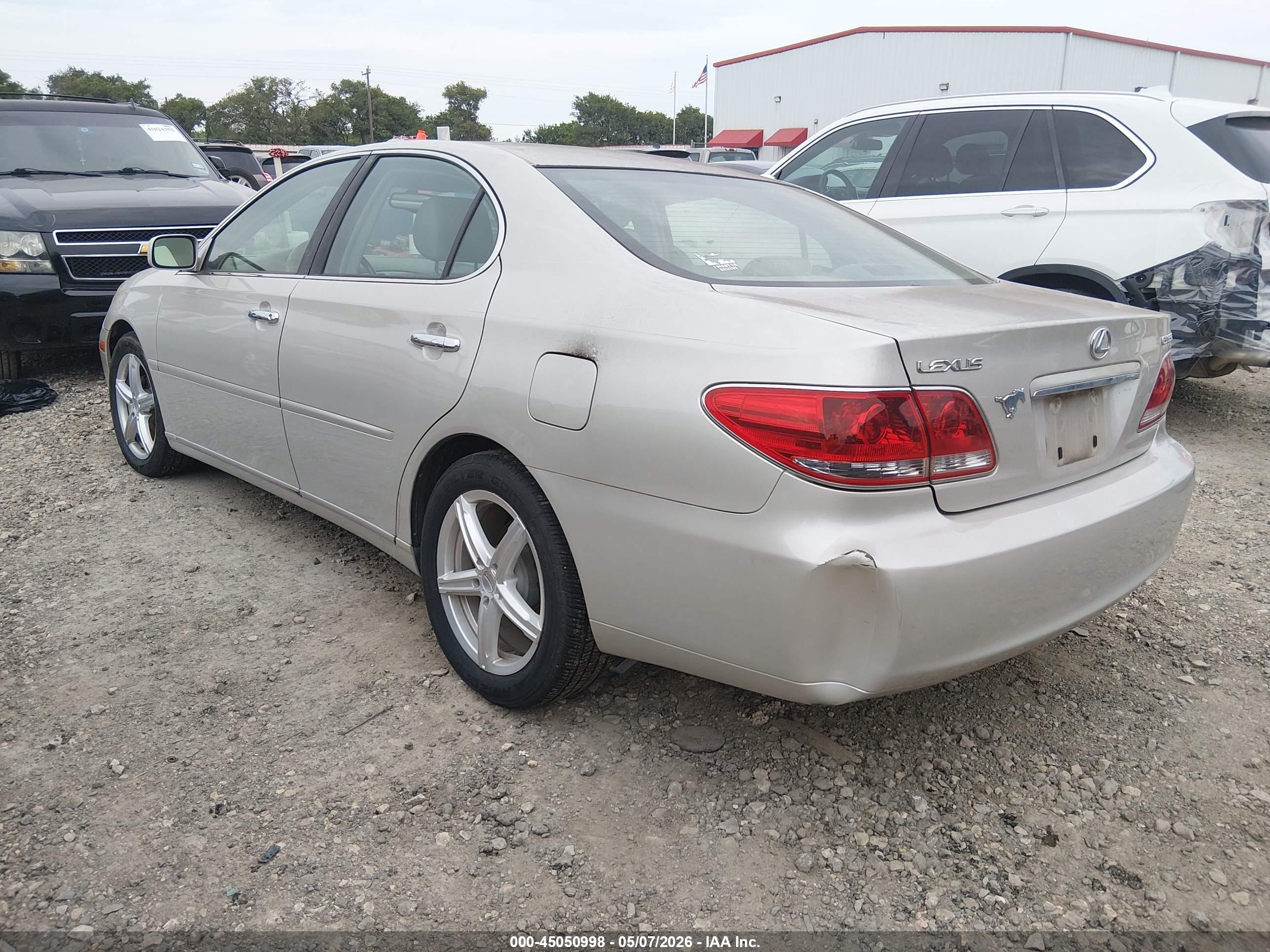 LEXUS ES image 3