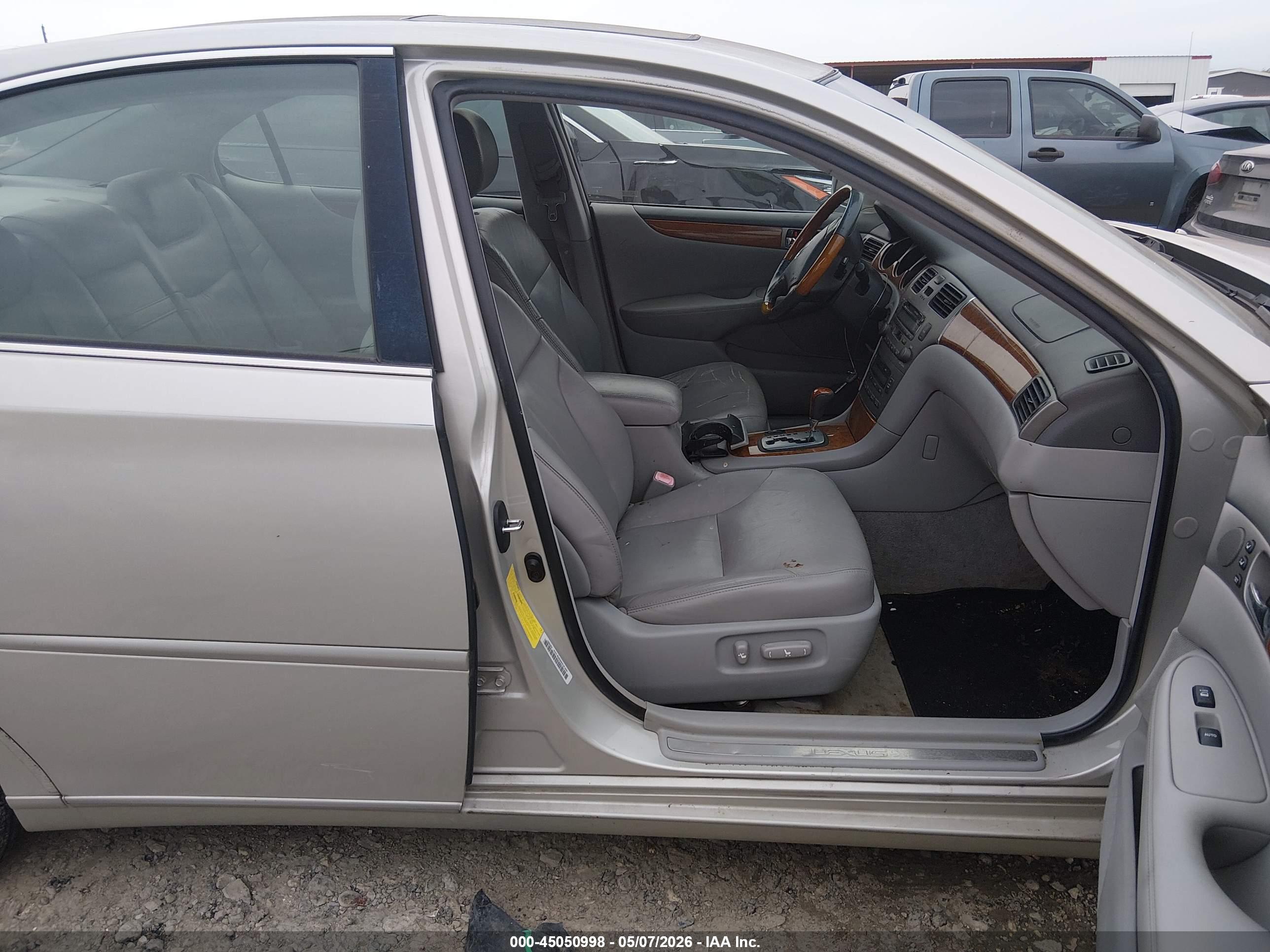LEXUS ES image 5
