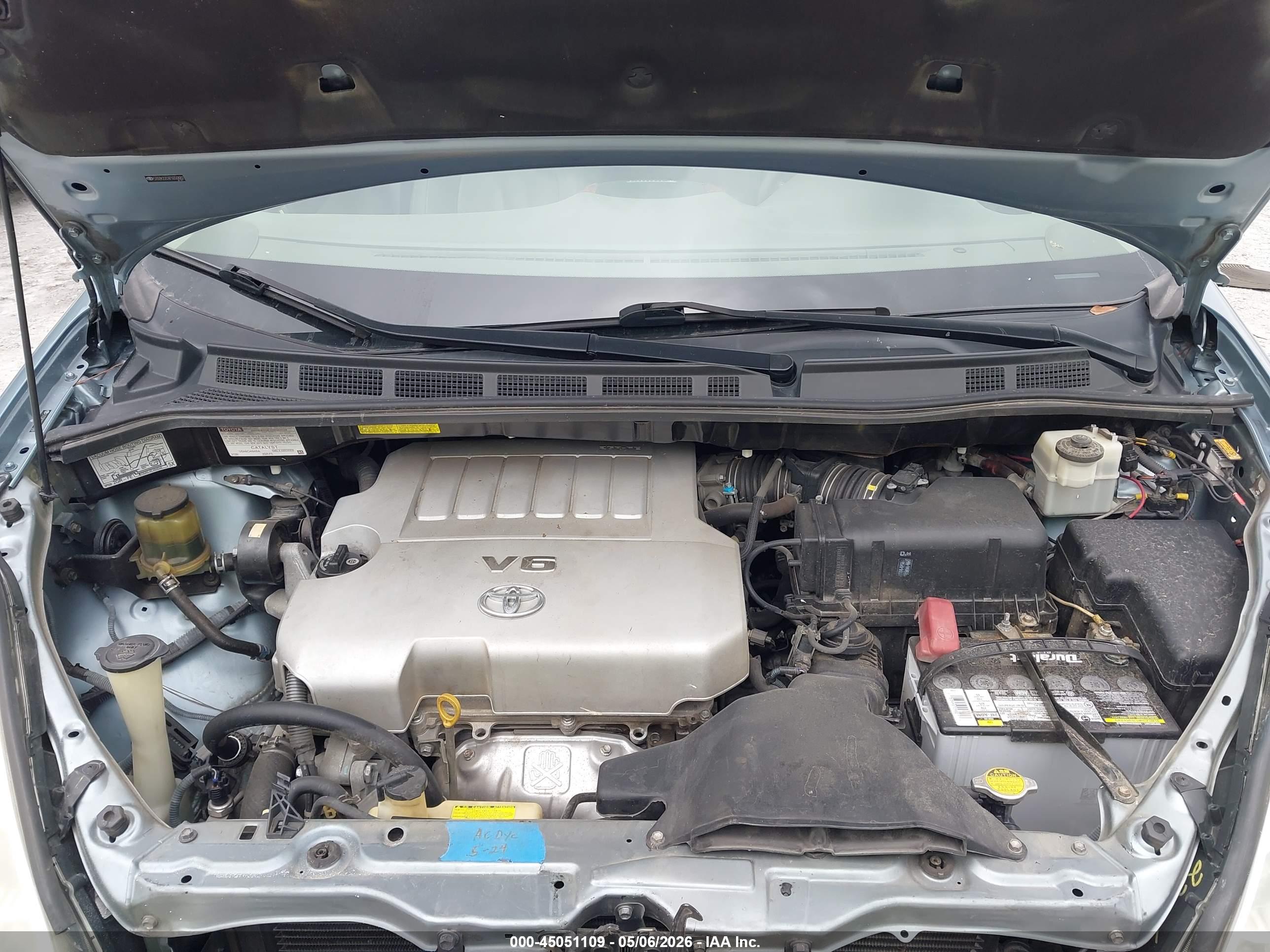 TOYOTA SIENNA image 10