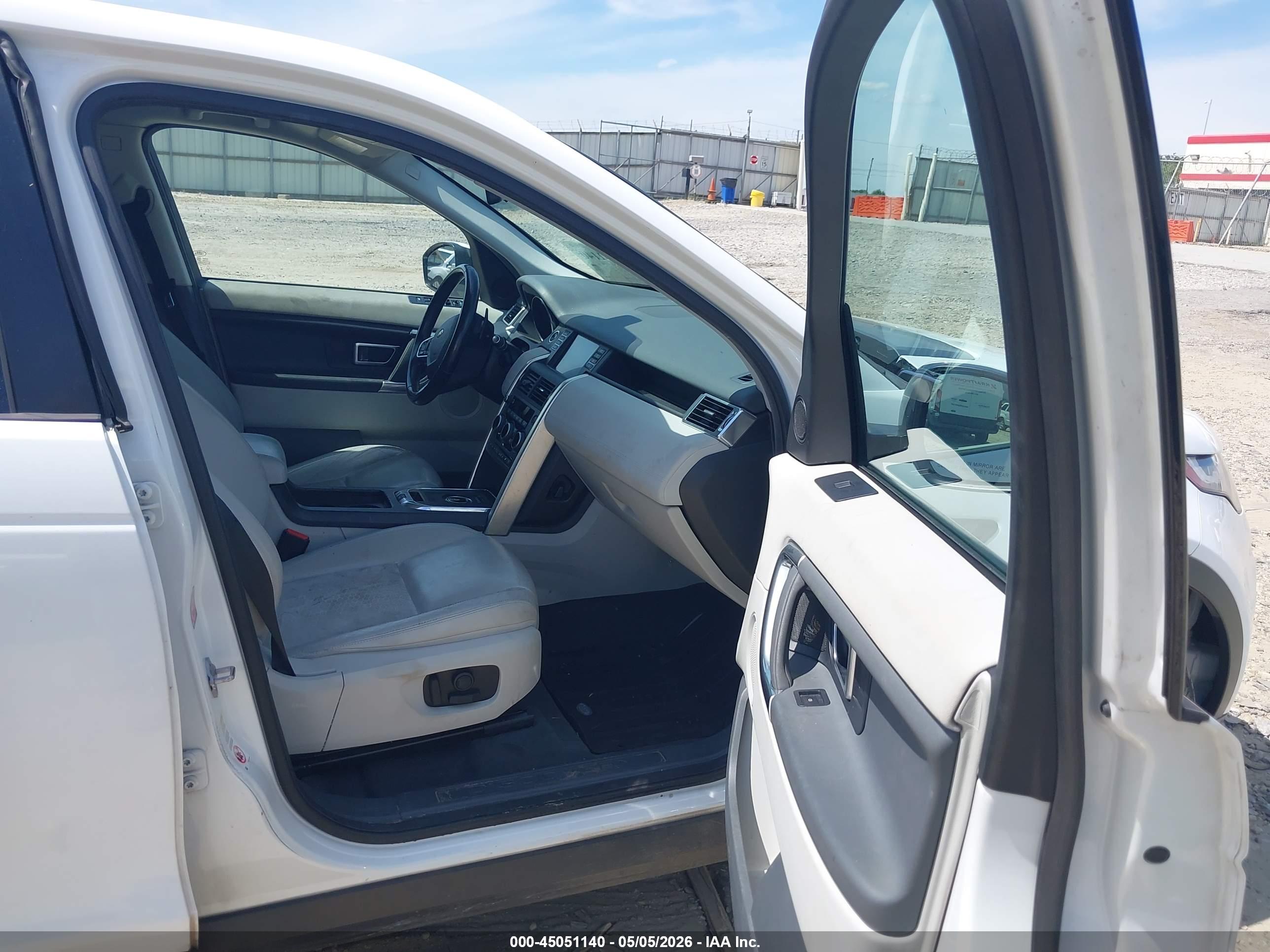 LAND ROVER image 5