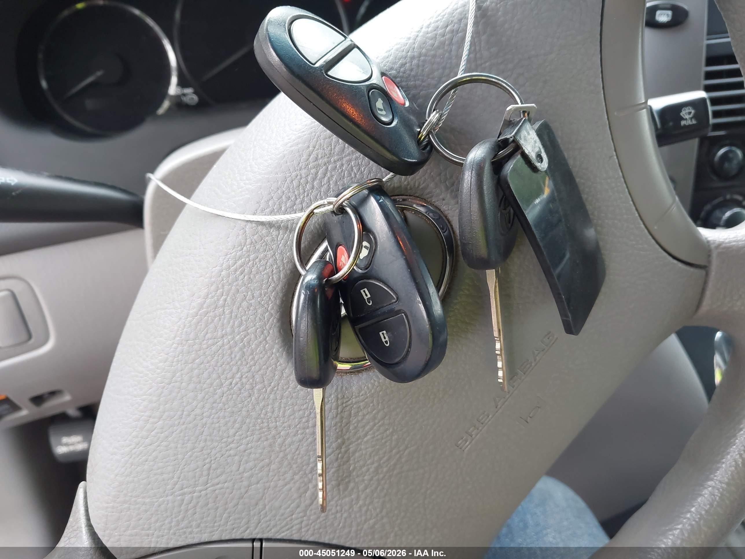 TOYOTA SIENNA image 11