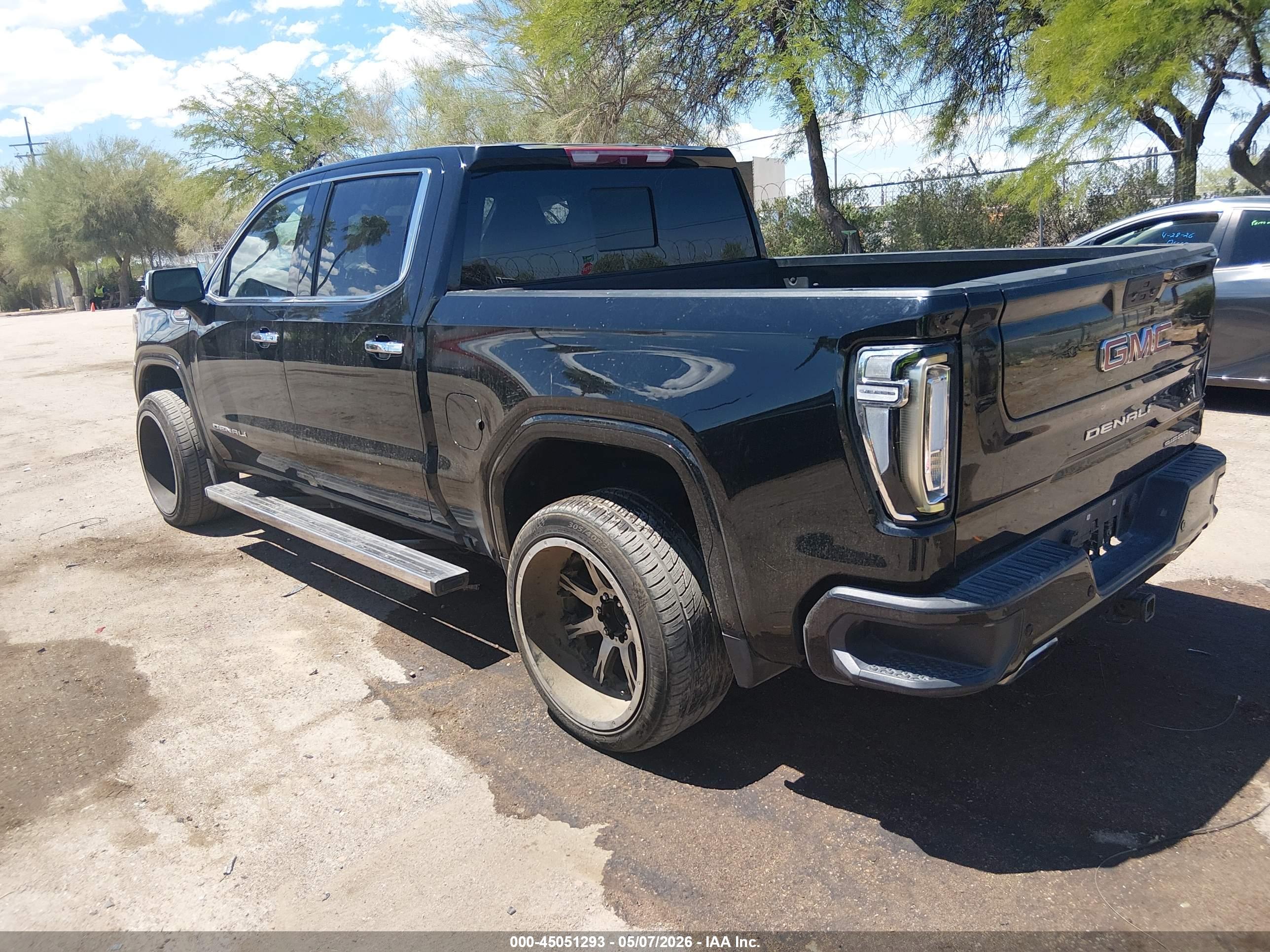 GMC SIERRA image 3