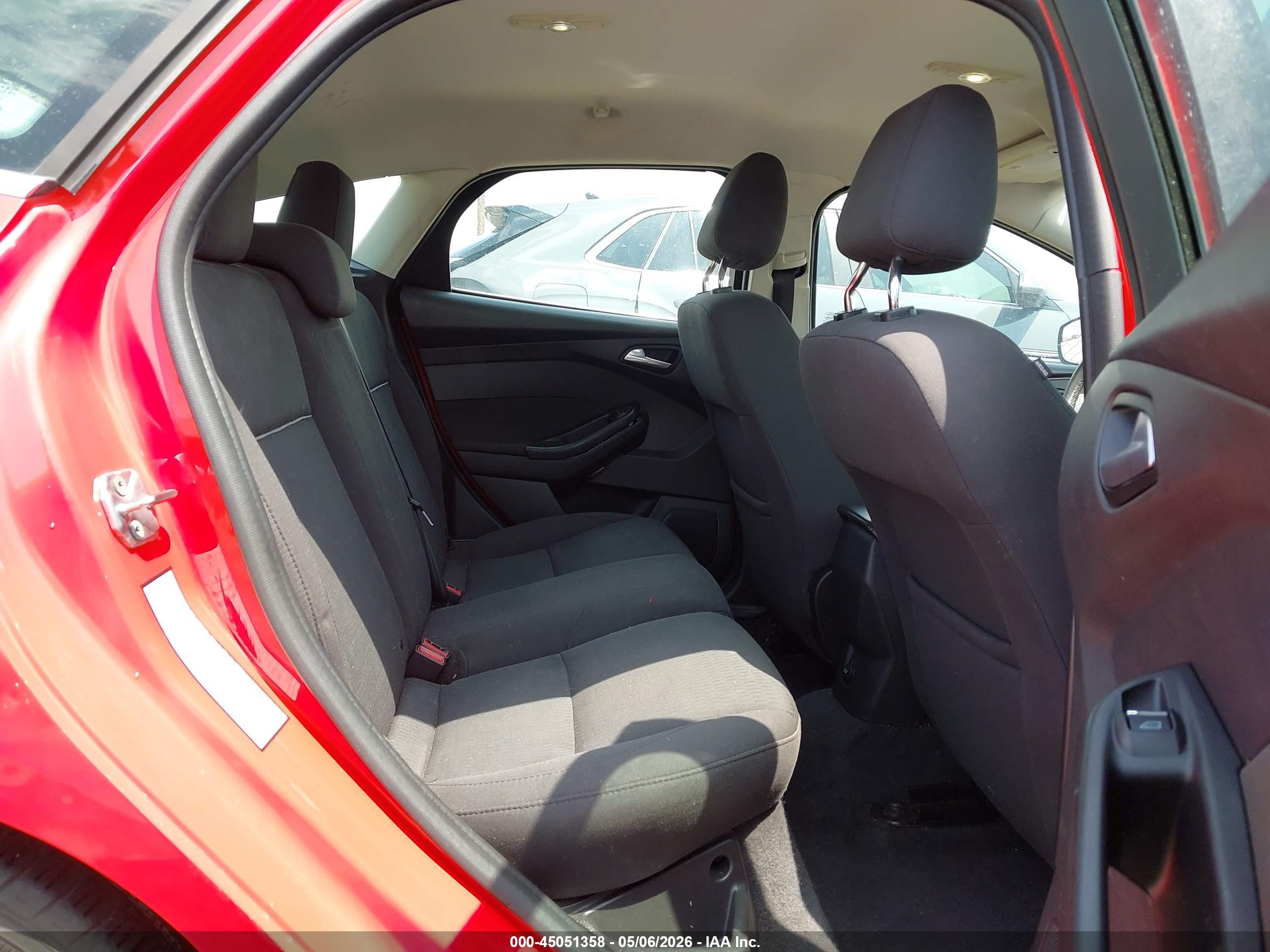 FORD FOCUS image 8