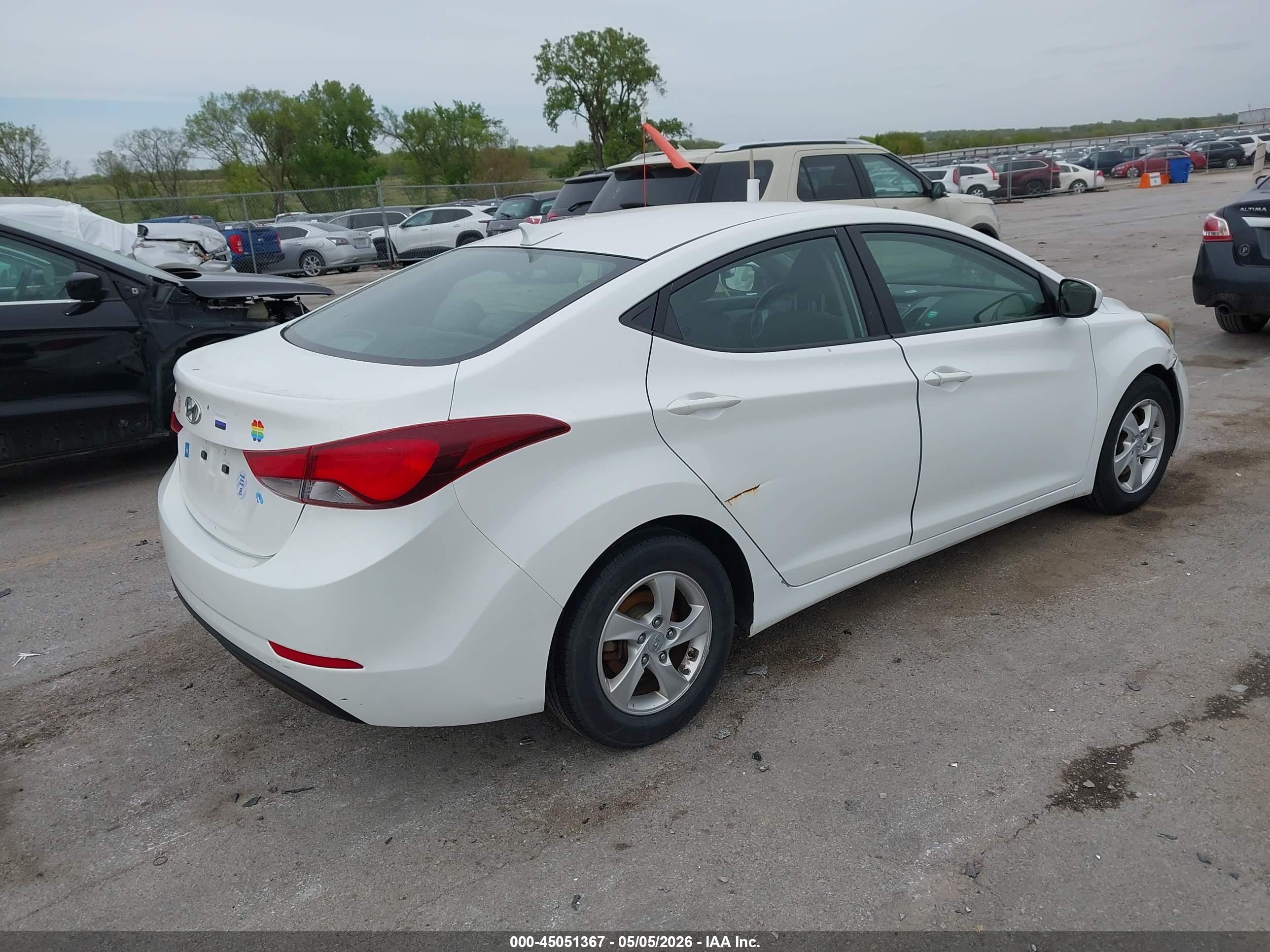 HYUNDAI ELANTRA image 4