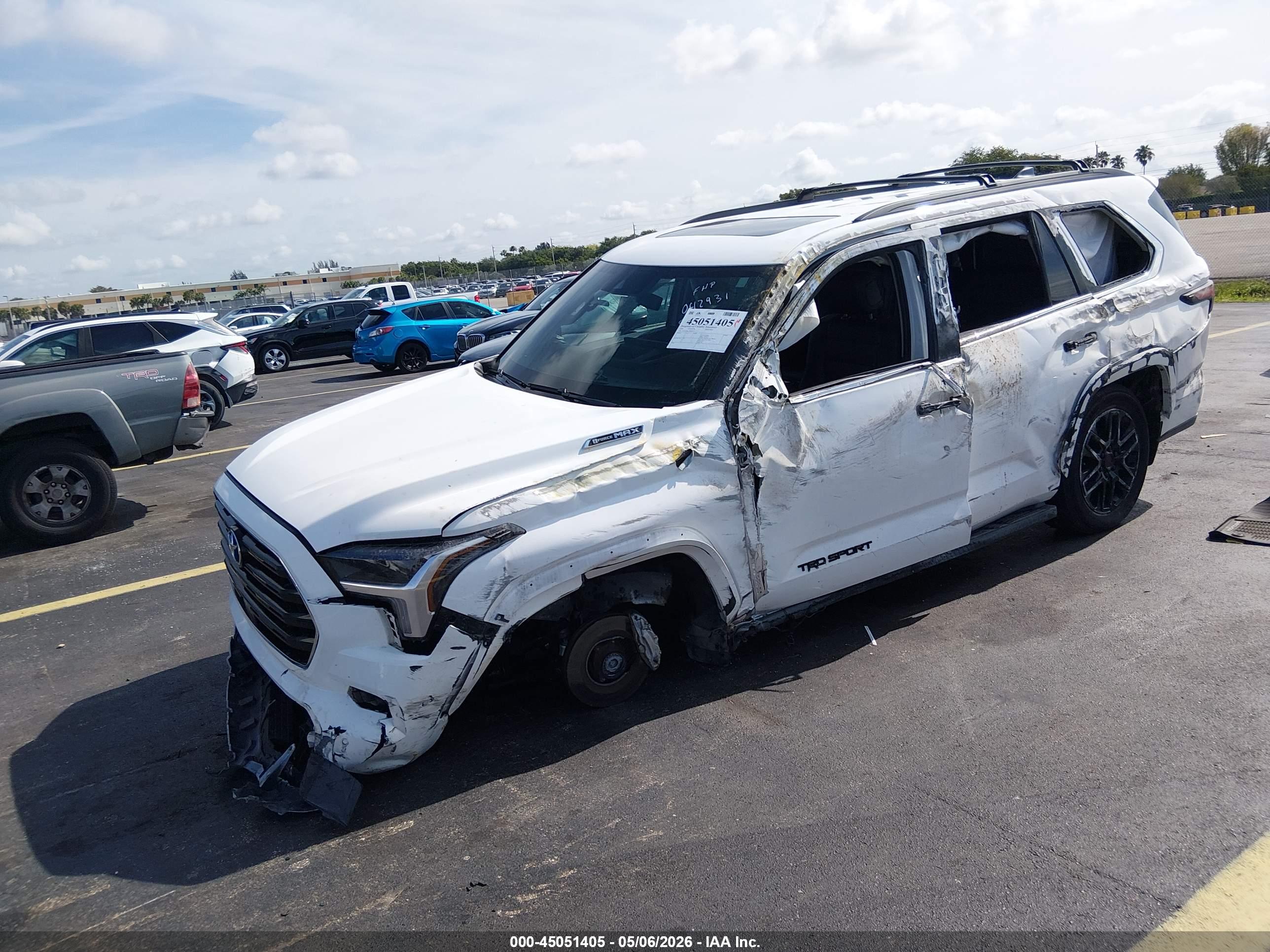 TOYOTA SEQUOIA image 2