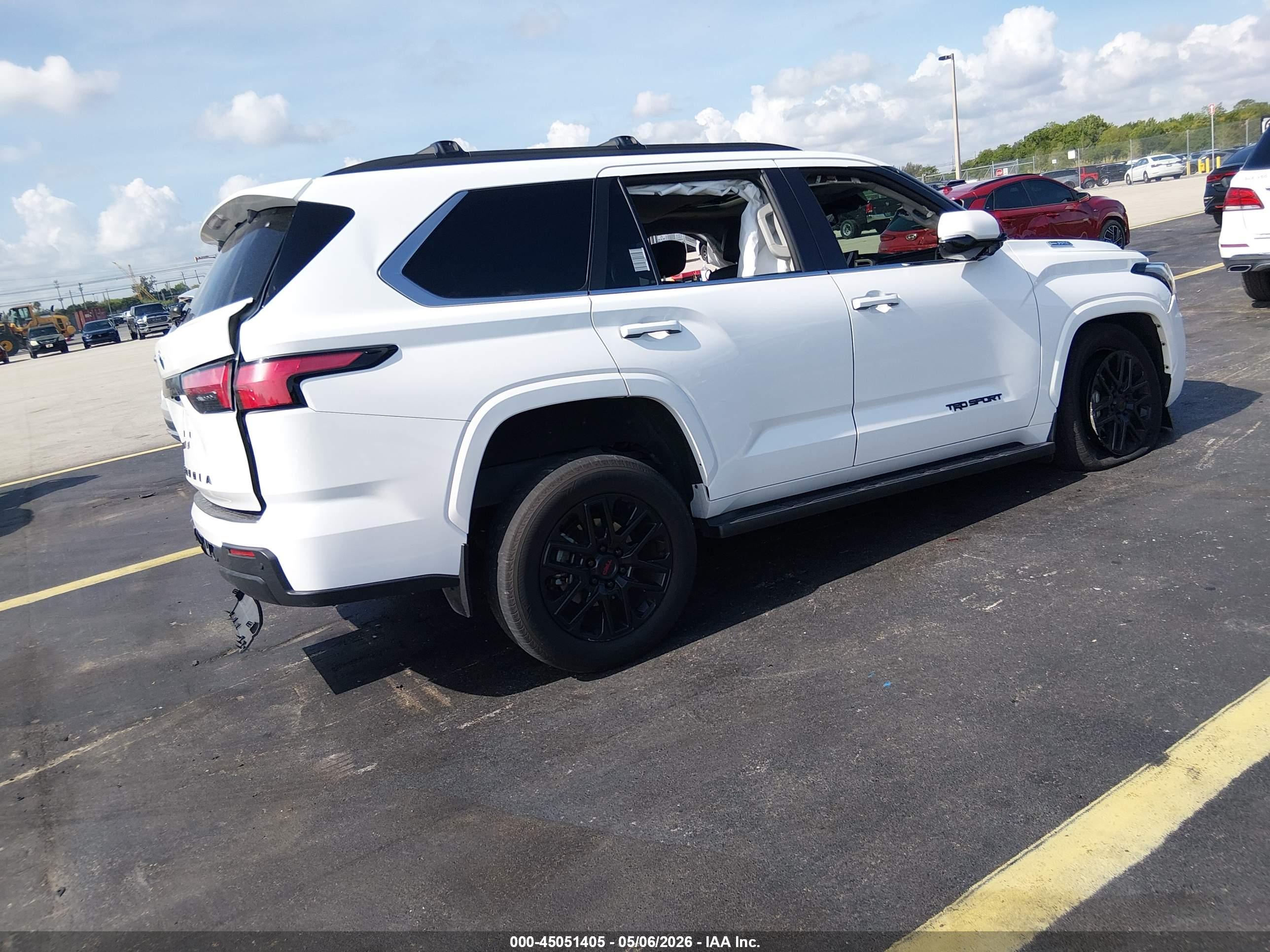 TOYOTA SEQUOIA image 4