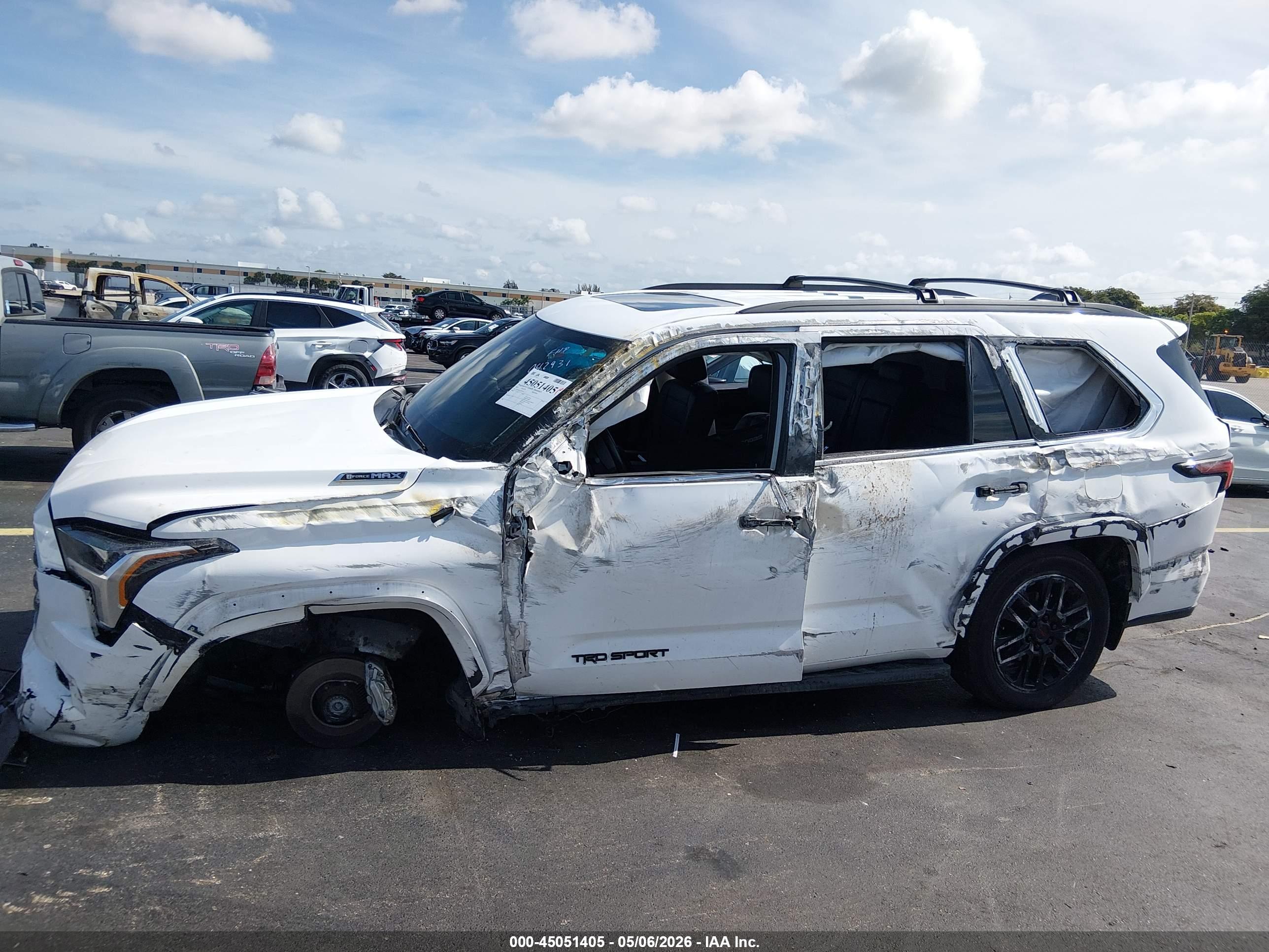 TOYOTA SEQUOIA image 6