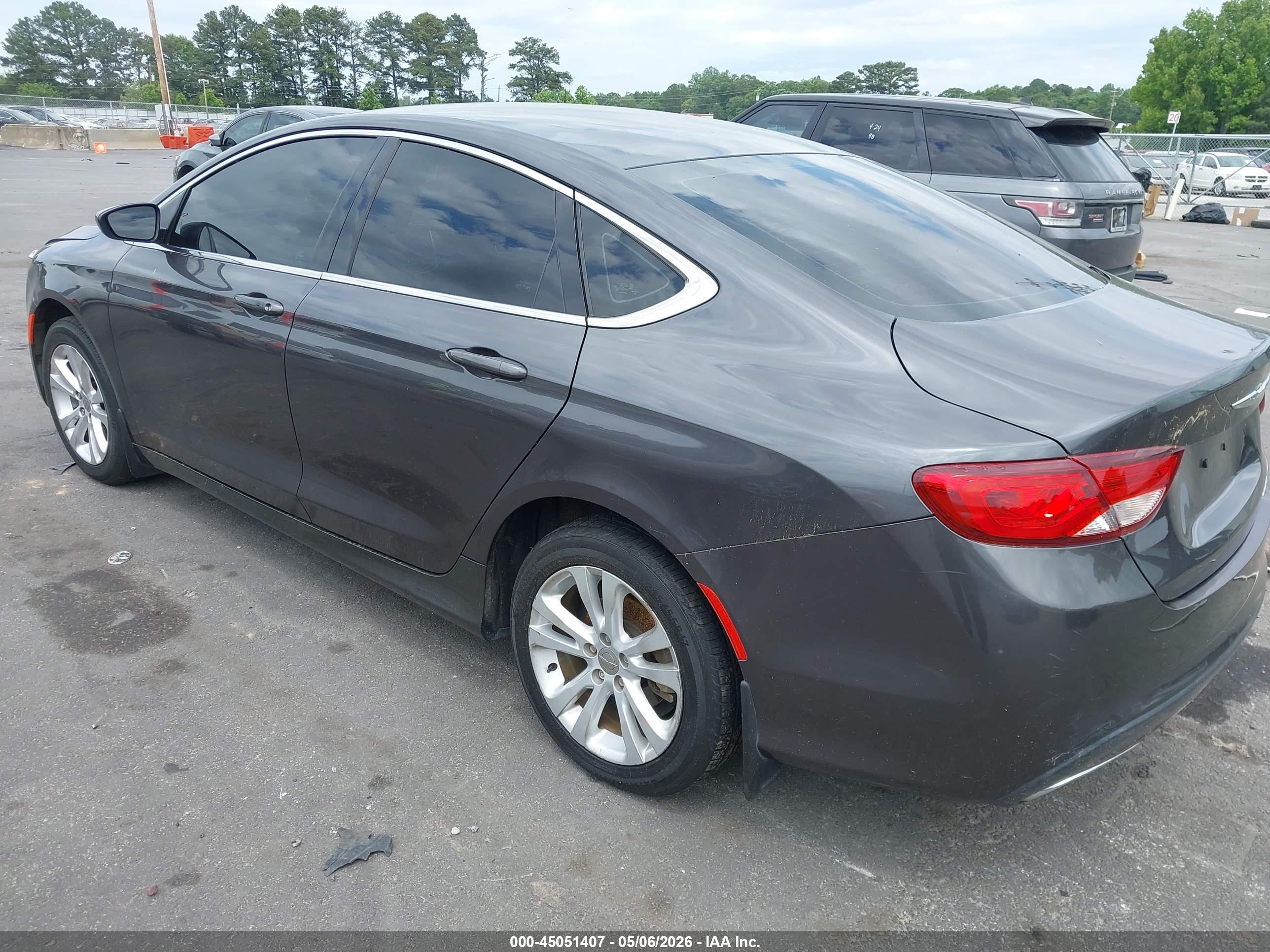CHRYSLER 200 image 3