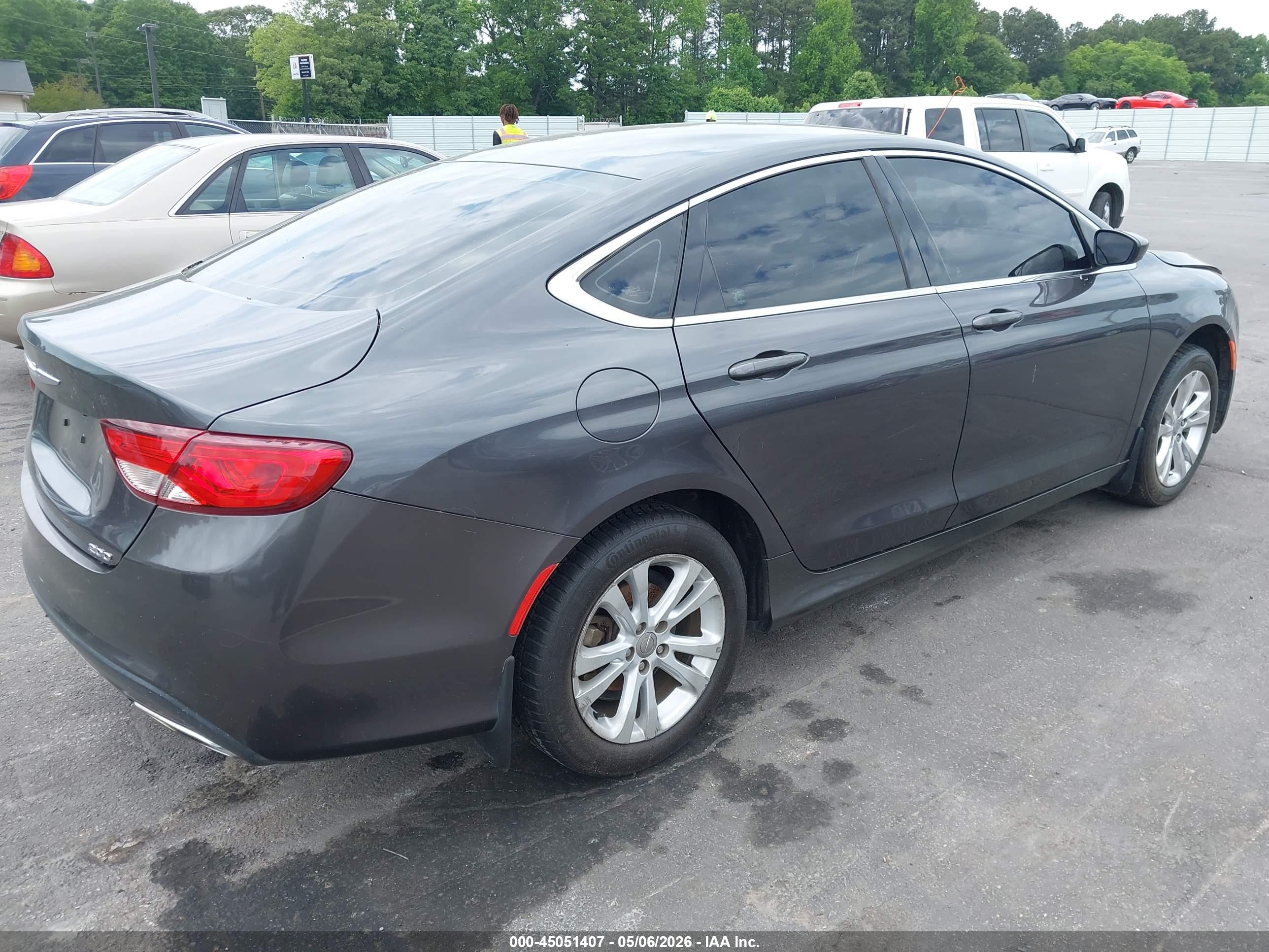 CHRYSLER 200 image 4