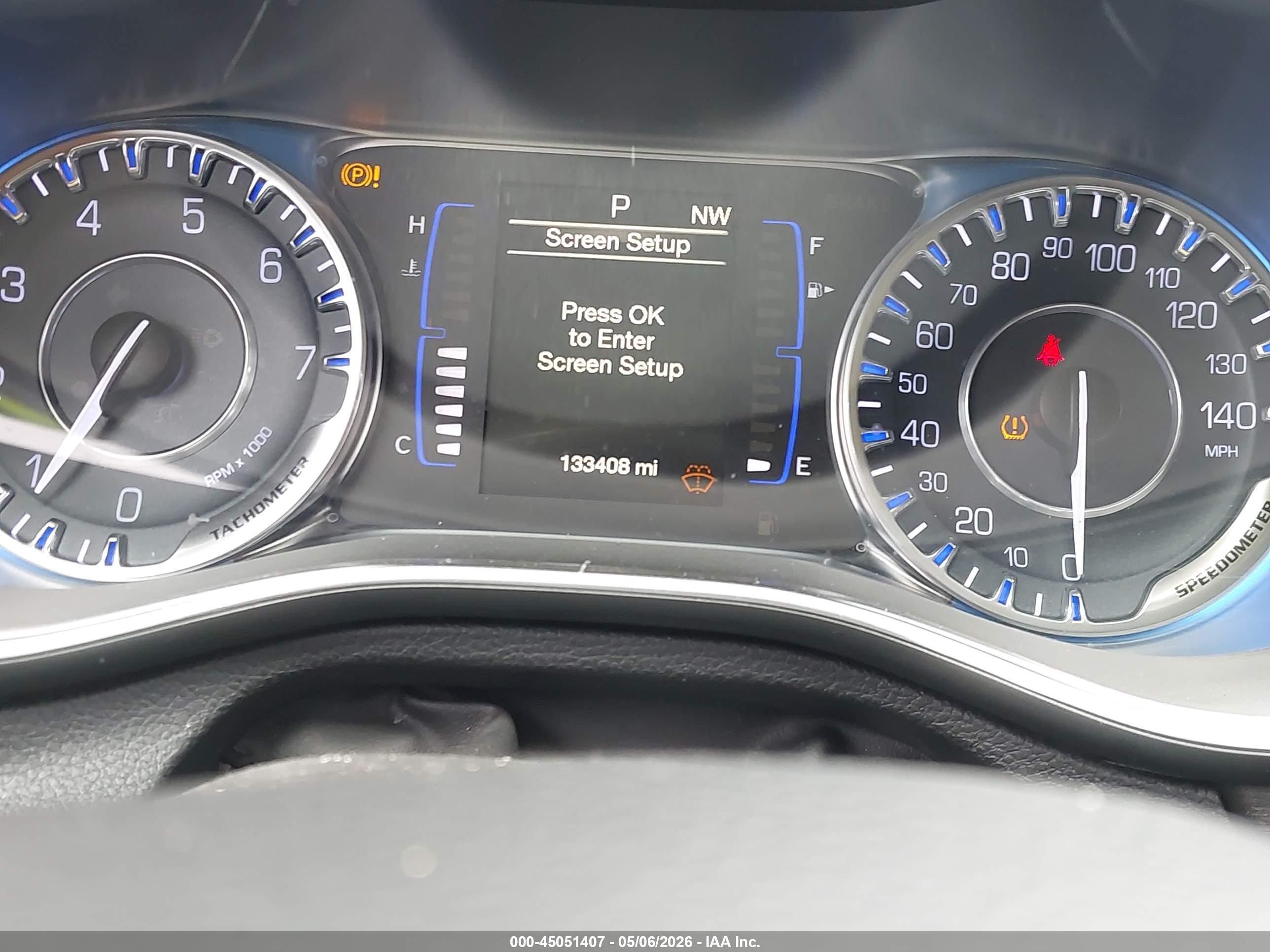 CHRYSLER 200 image 7