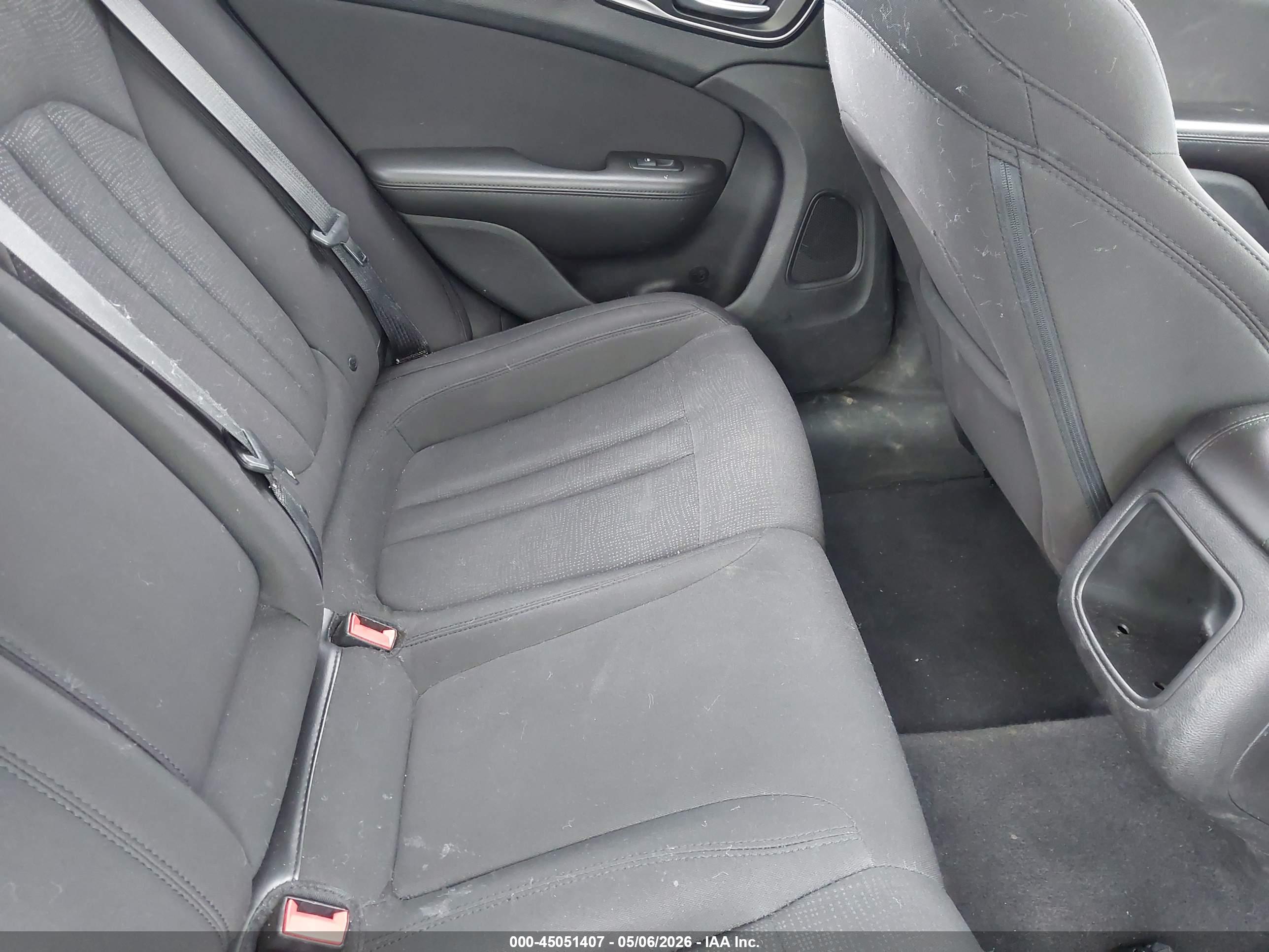 CHRYSLER 200 image 8