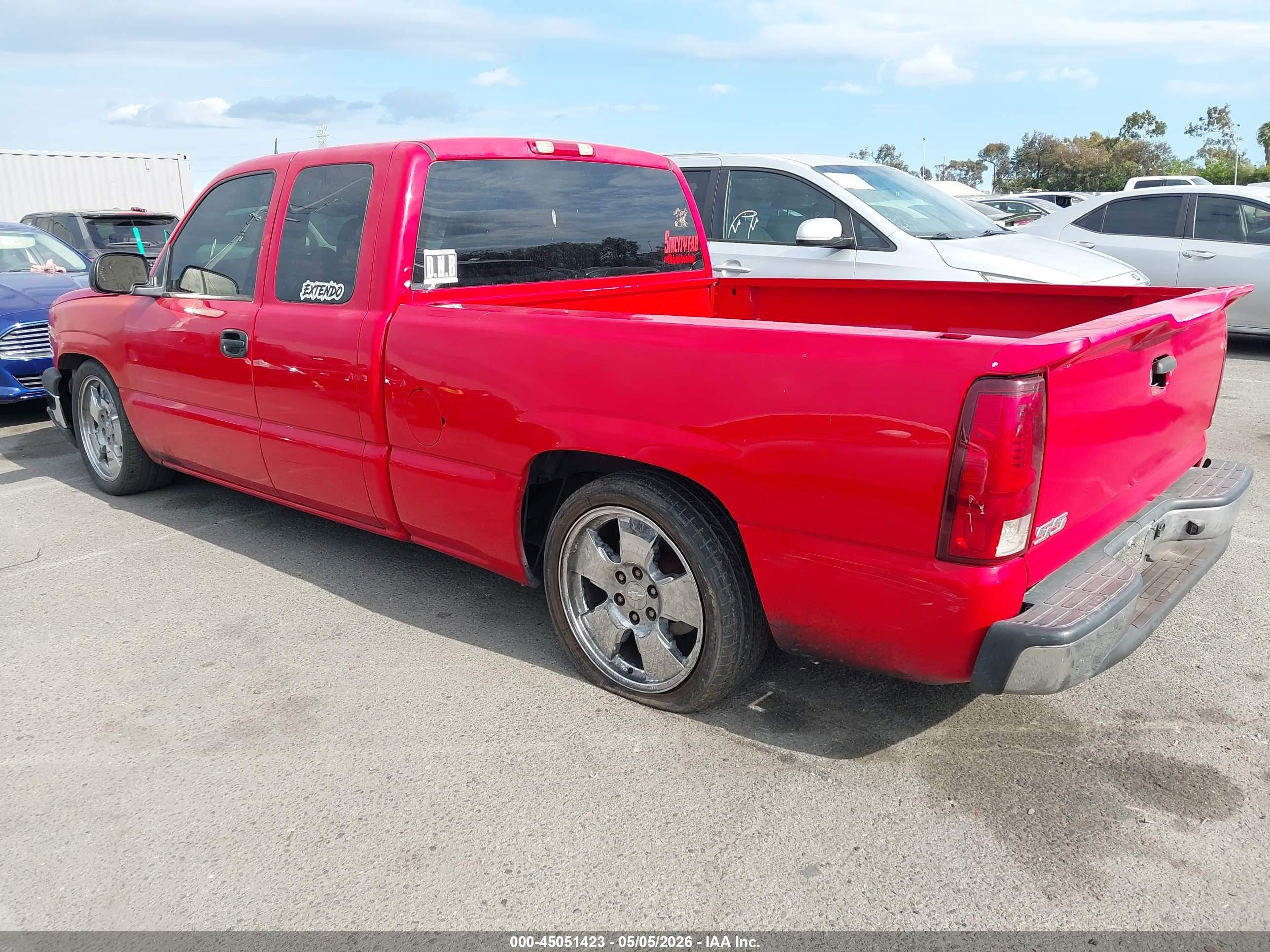 CHEVROLET SILVERADO image 3