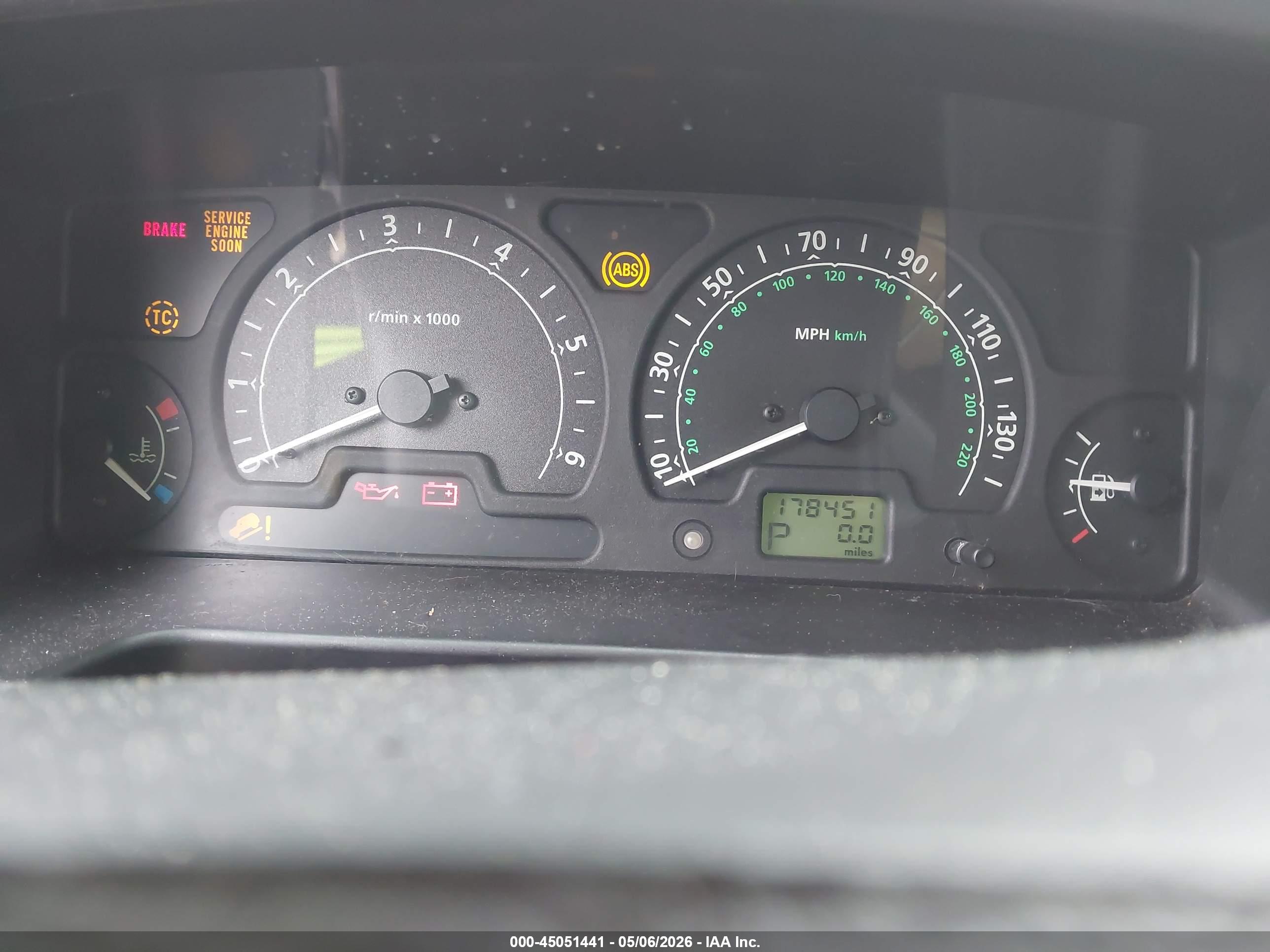 LAND ROVER image 7