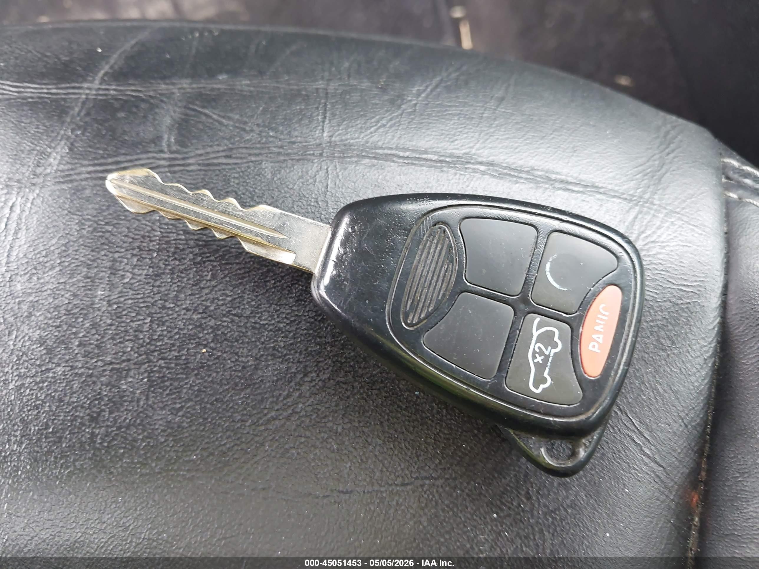 CHRYSLER 200 image 11