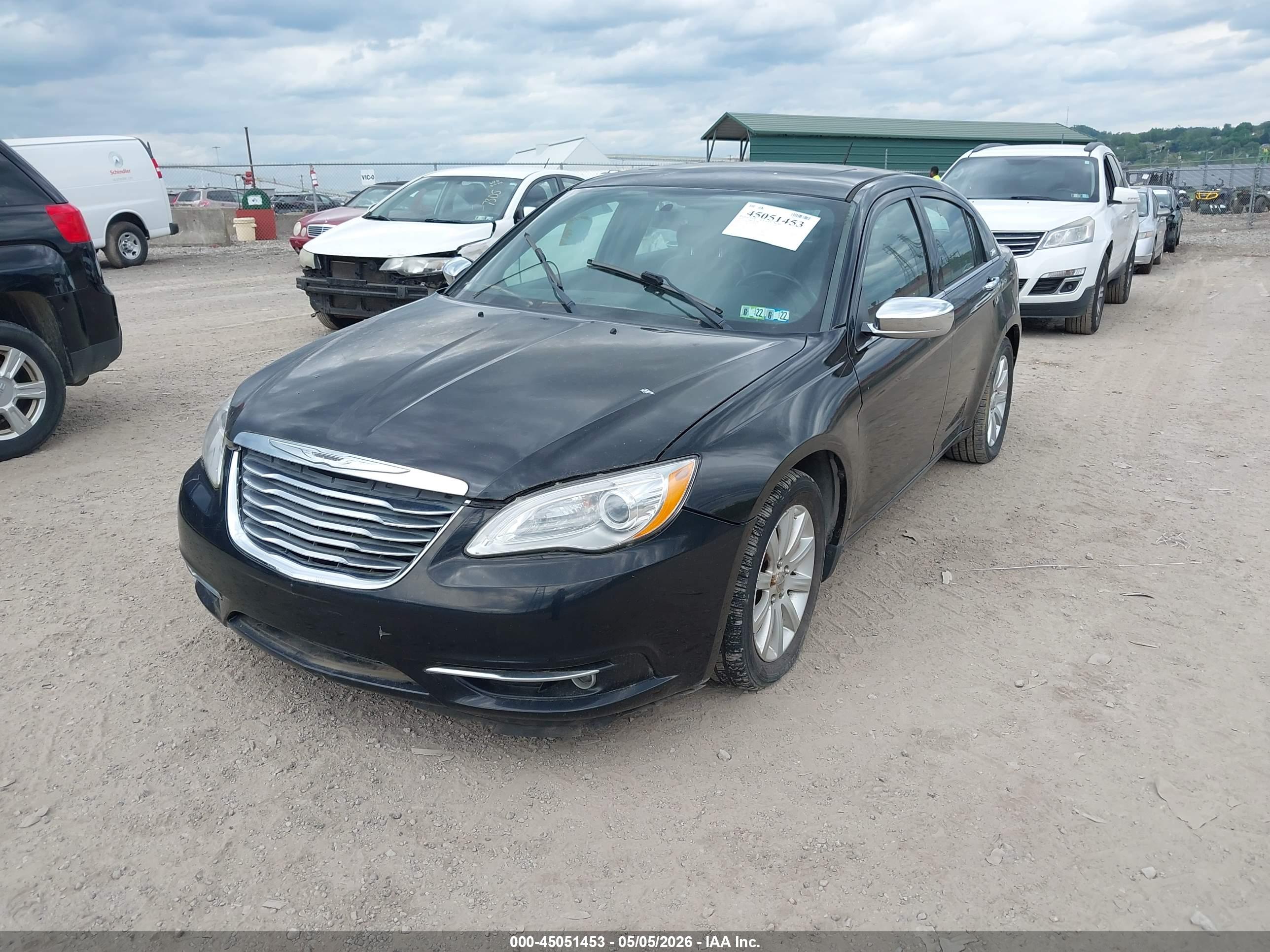 CHRYSLER 200 image 2