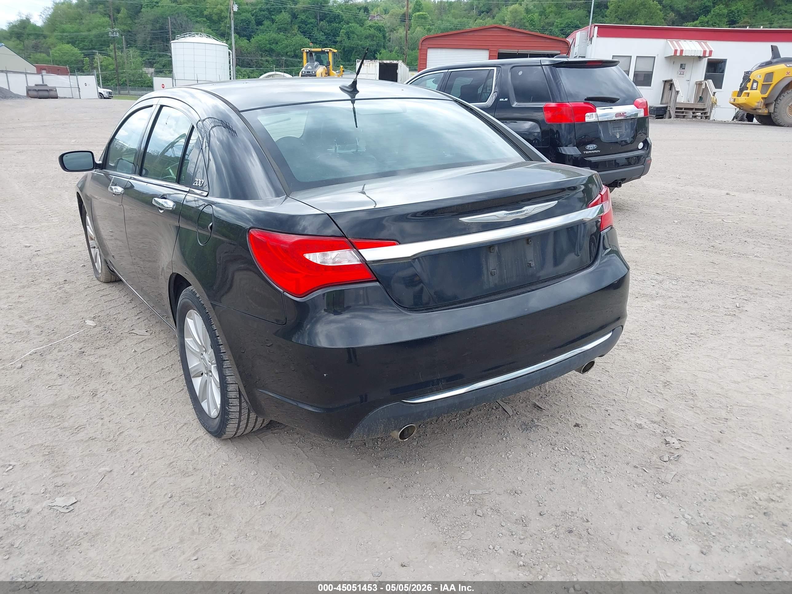 CHRYSLER 200 image 3